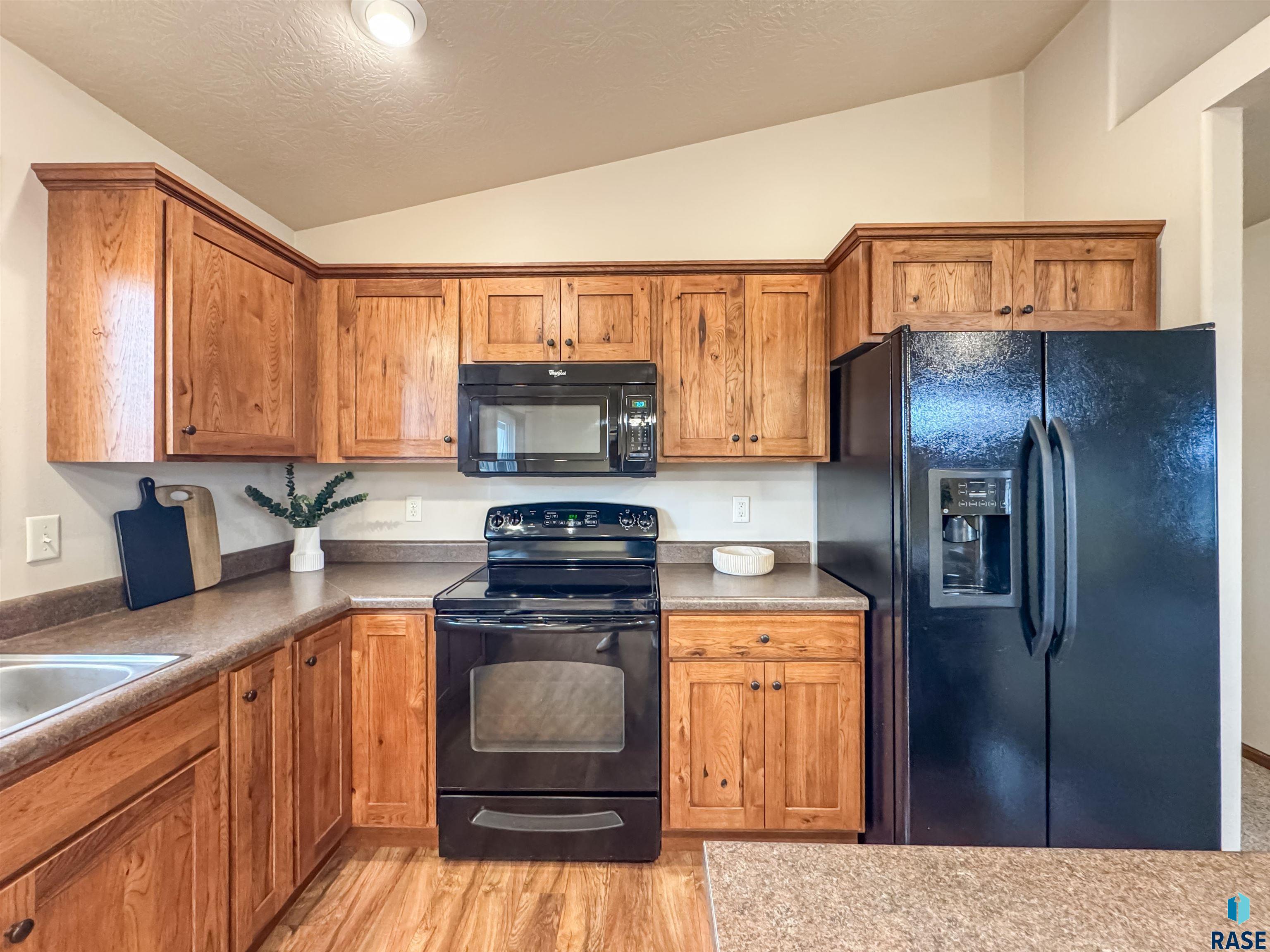 1007 Honeysuckle Dr