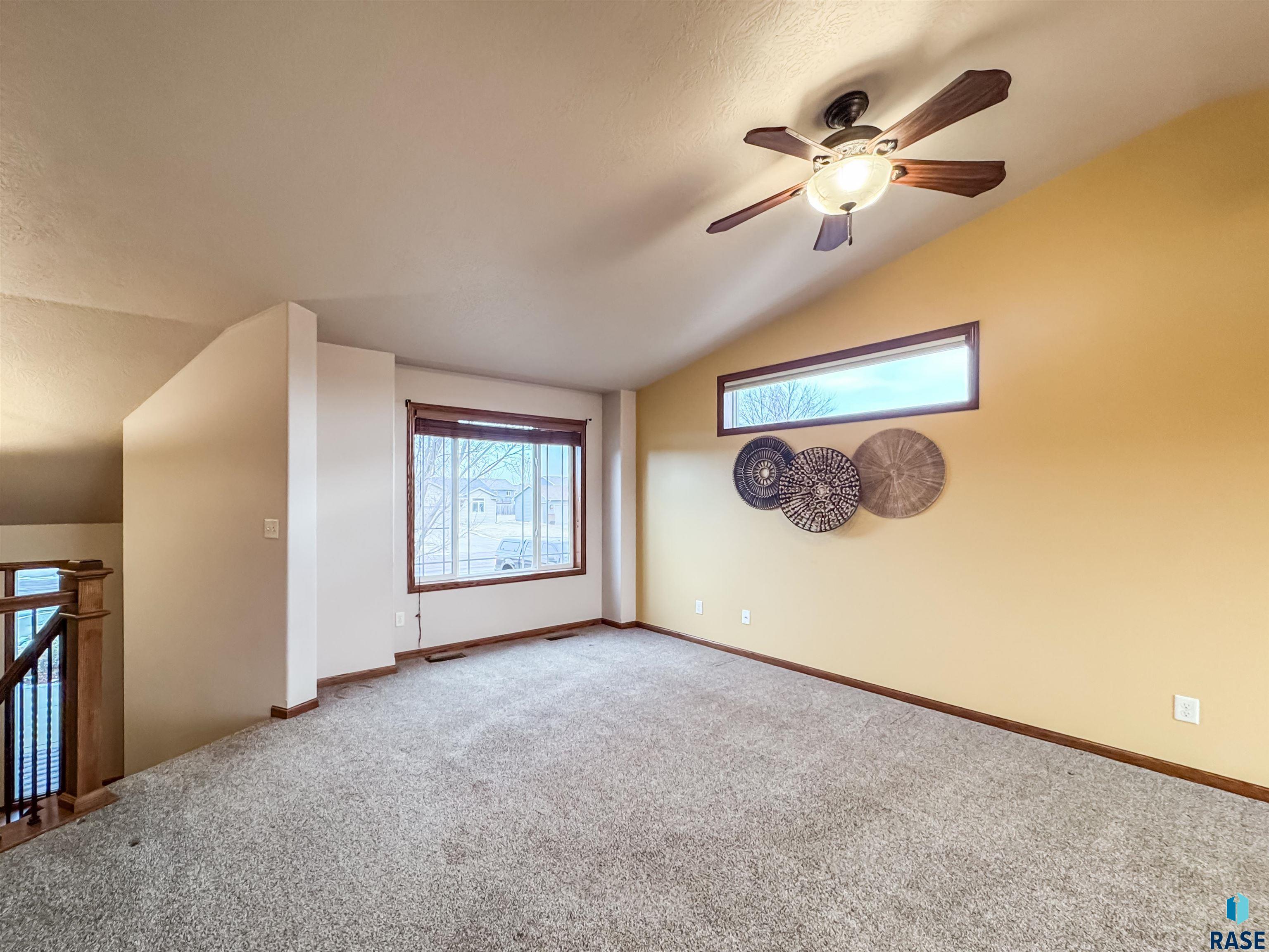 1007 Honeysuckle Dr