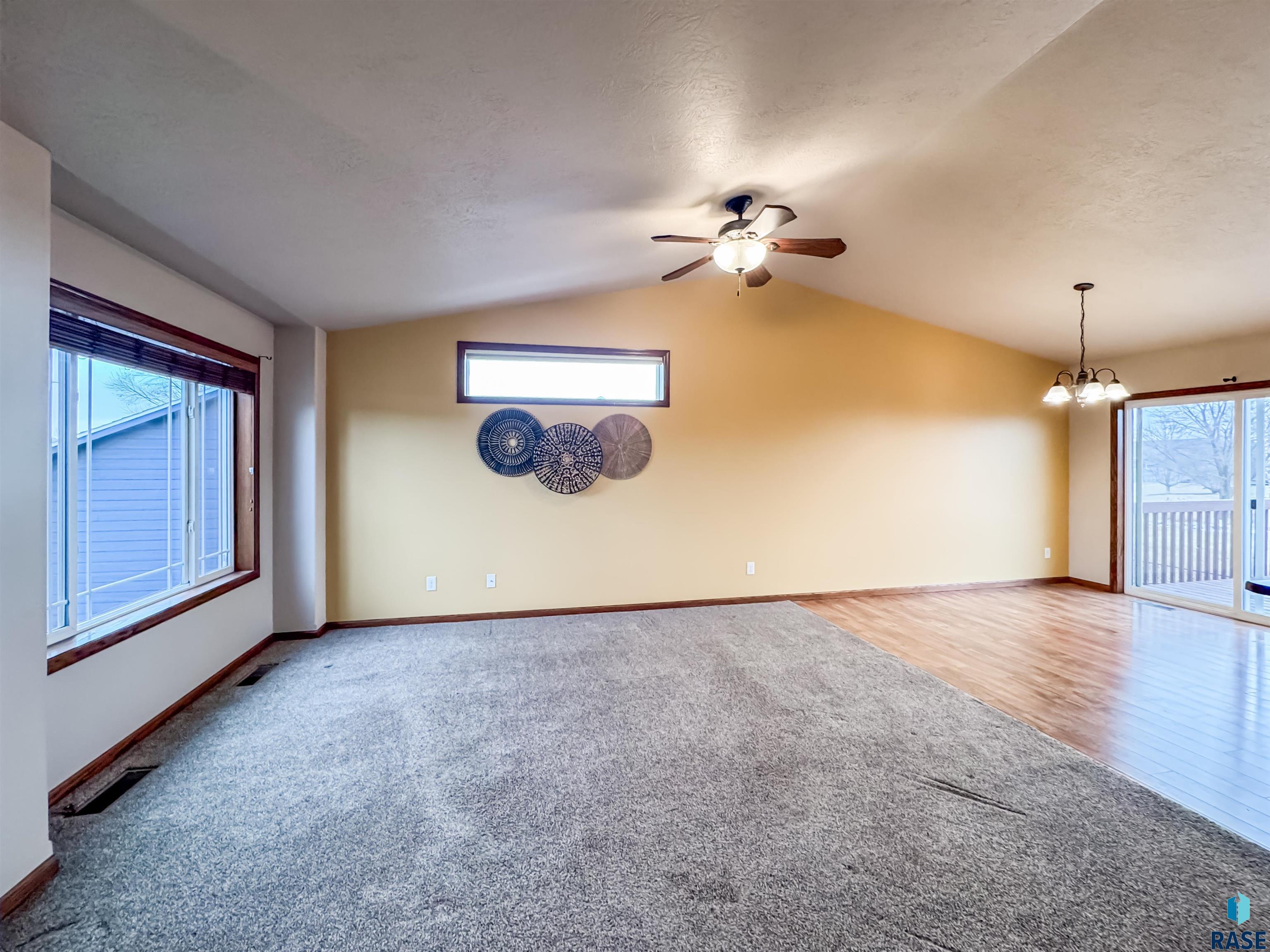 1007 Honeysuckle Dr