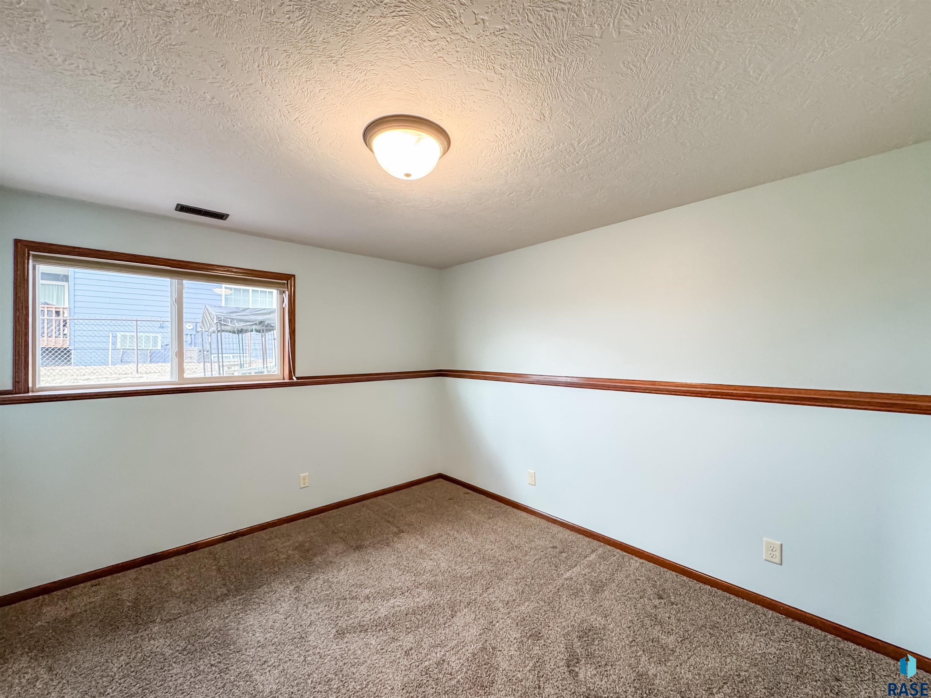 1007 Honeysuckle Dr