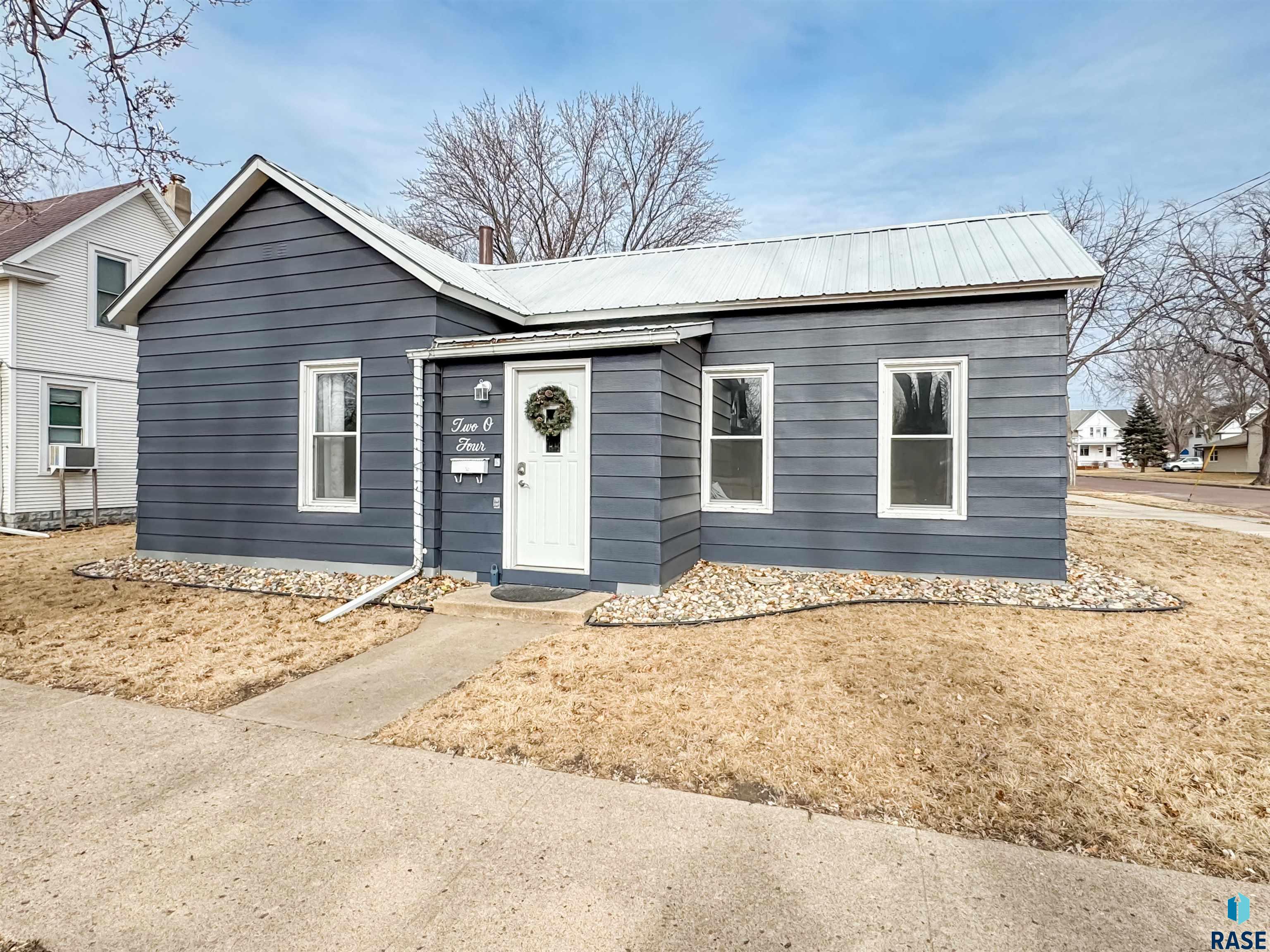 204 W 2nd St