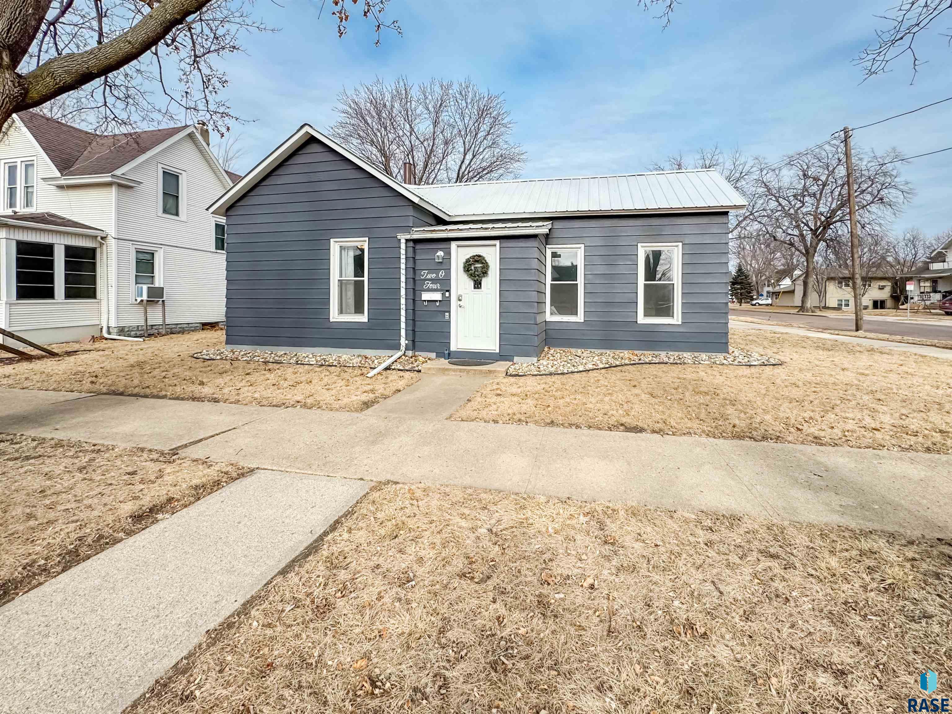 204 W 2nd St