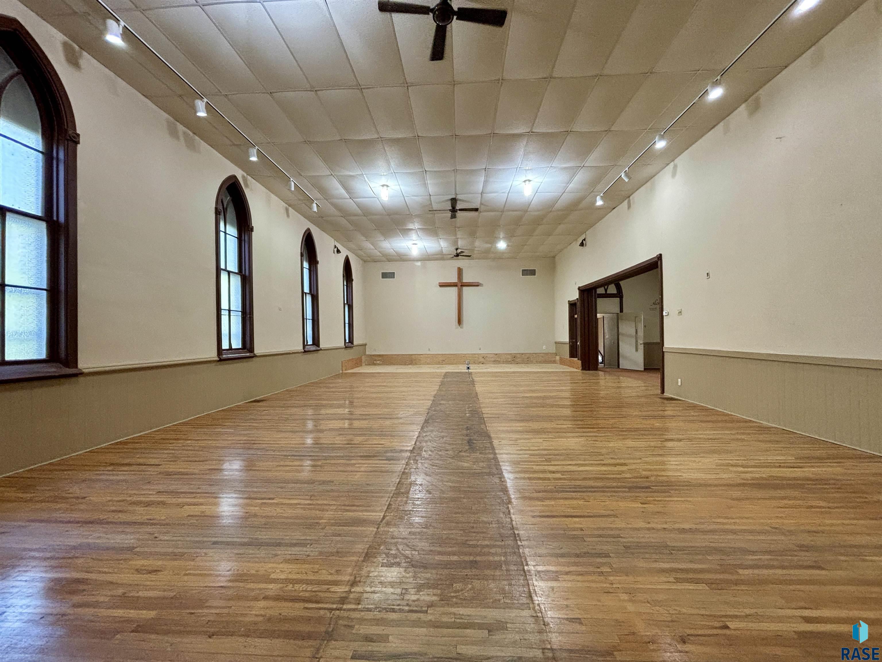 308 N Commercial Ave