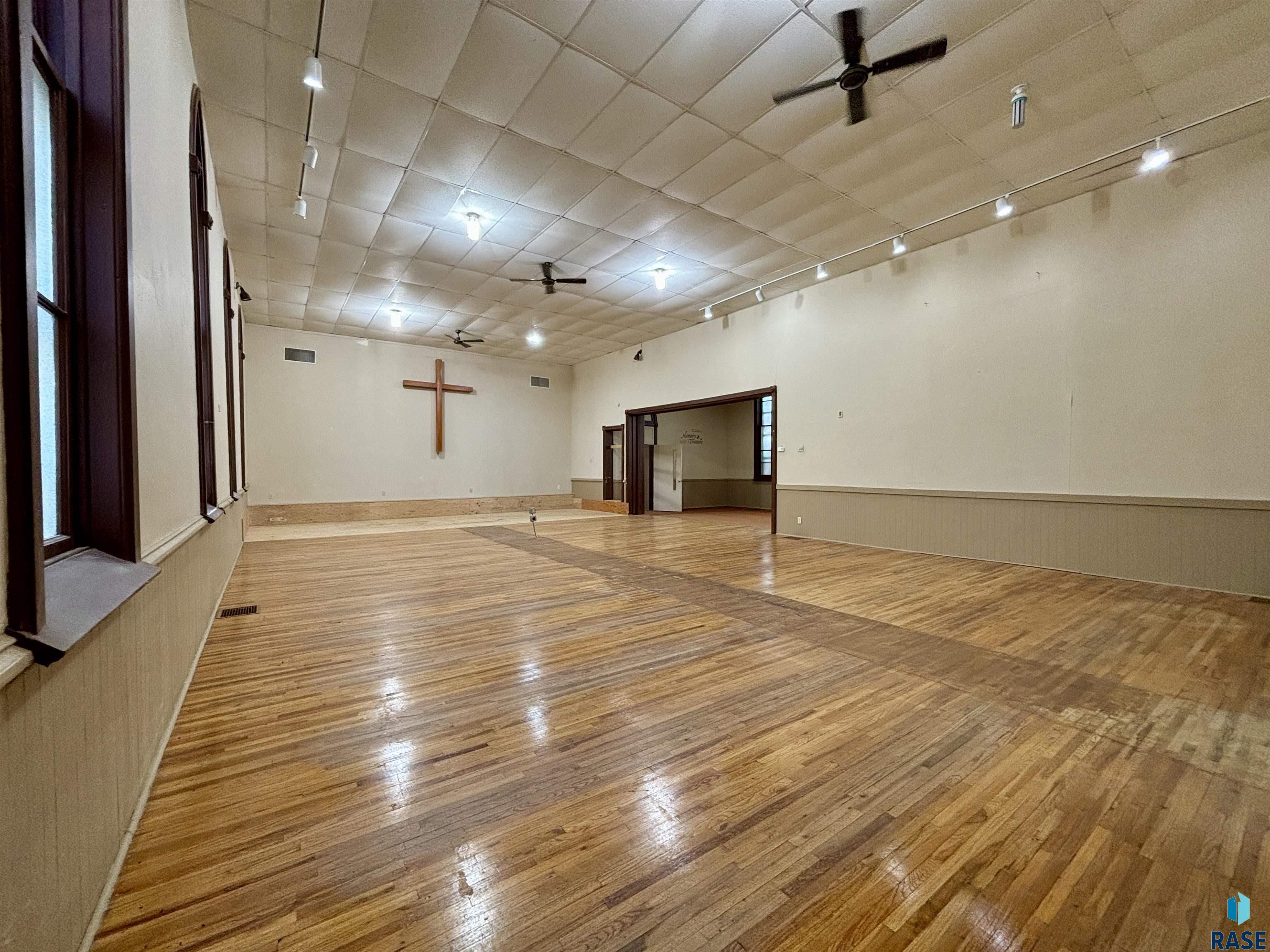 308 N Commercial Ave