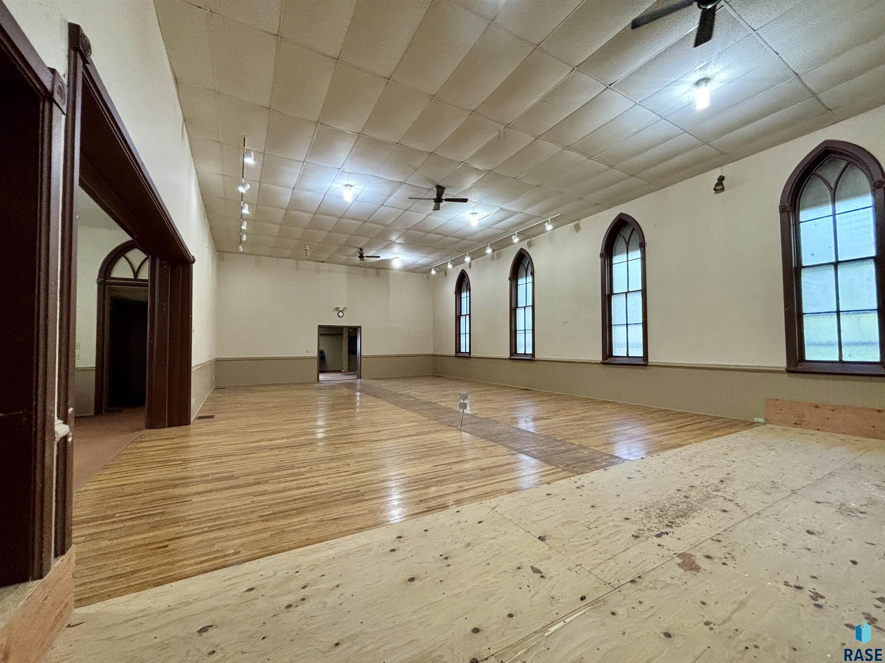 308 N Commercial Ave