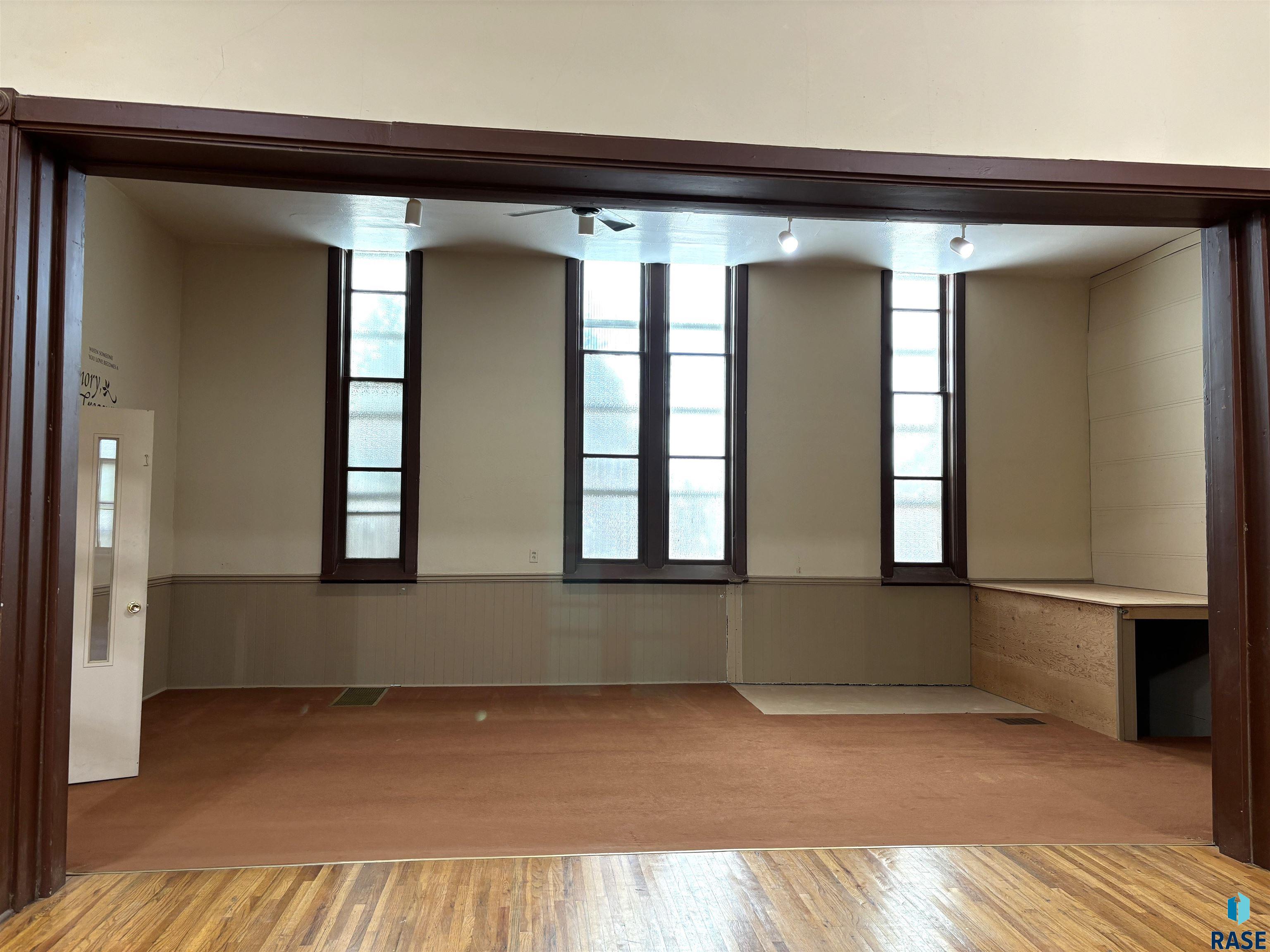 308 N Commercial Ave