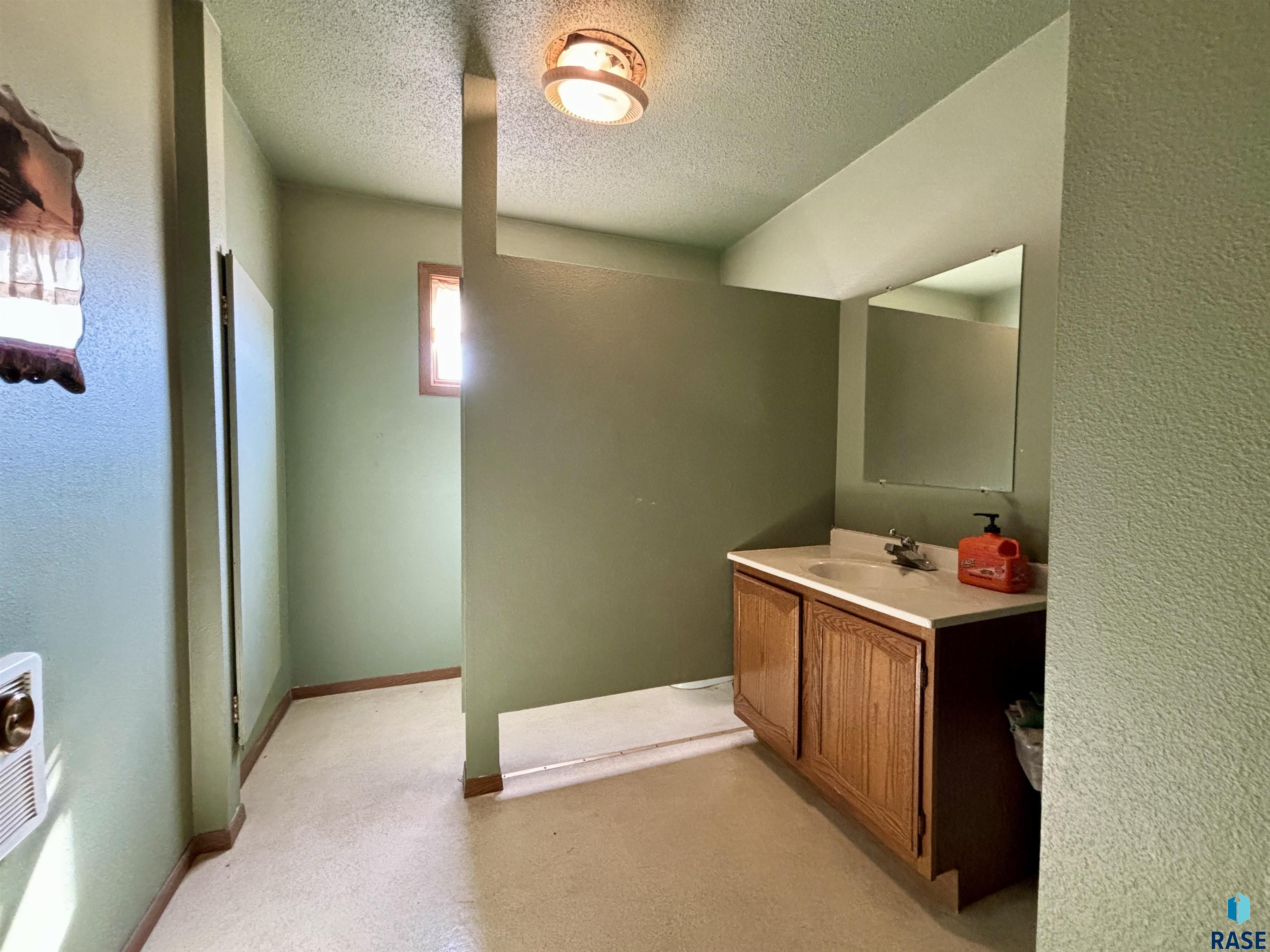 308 N Commercial Ave