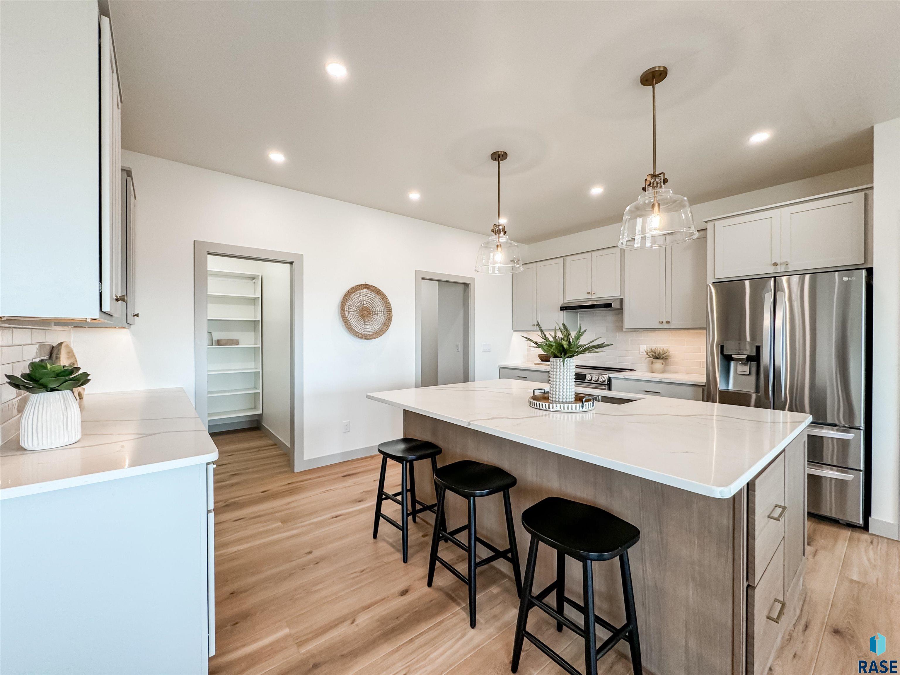 205 W Willow Trl