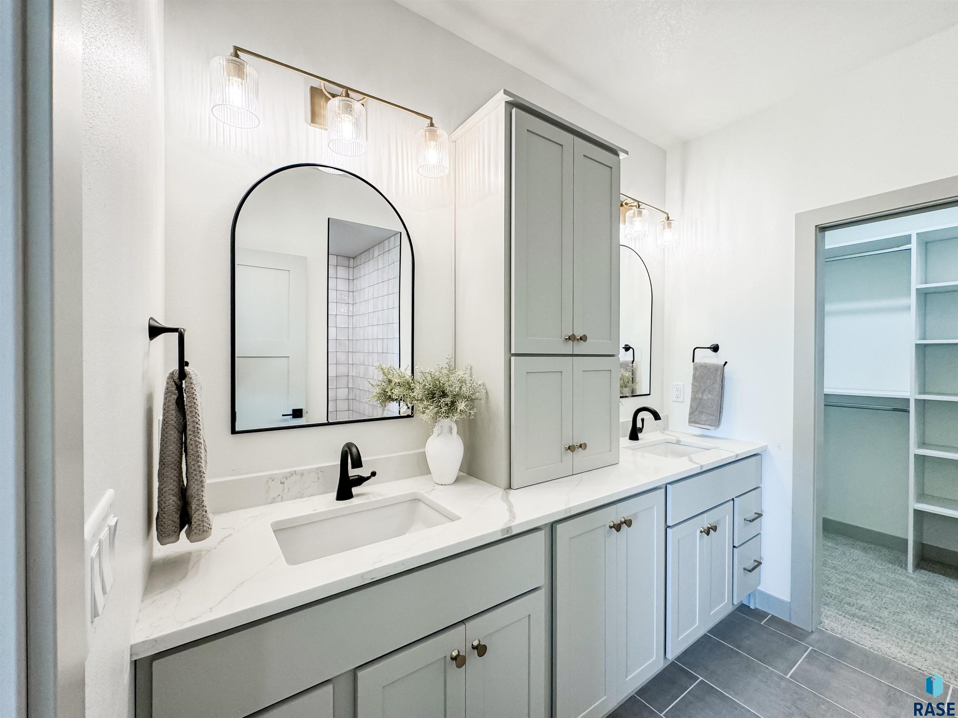 205 W Willow Trl