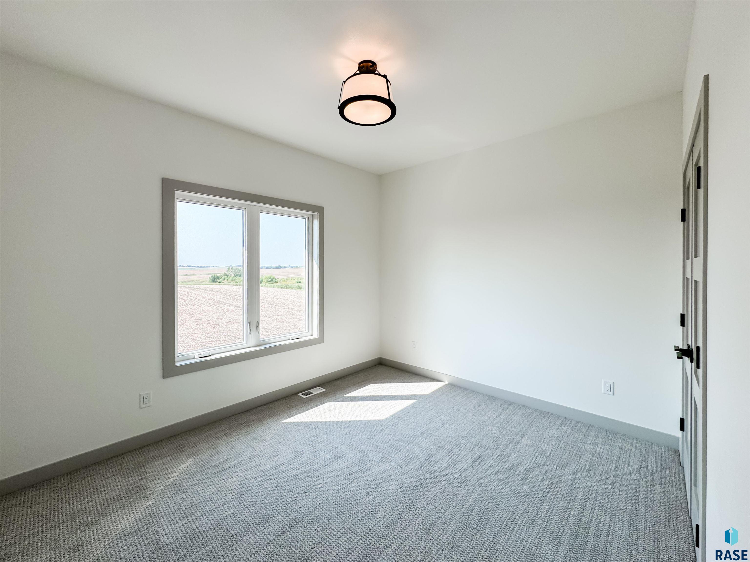 205 W Willow Trl