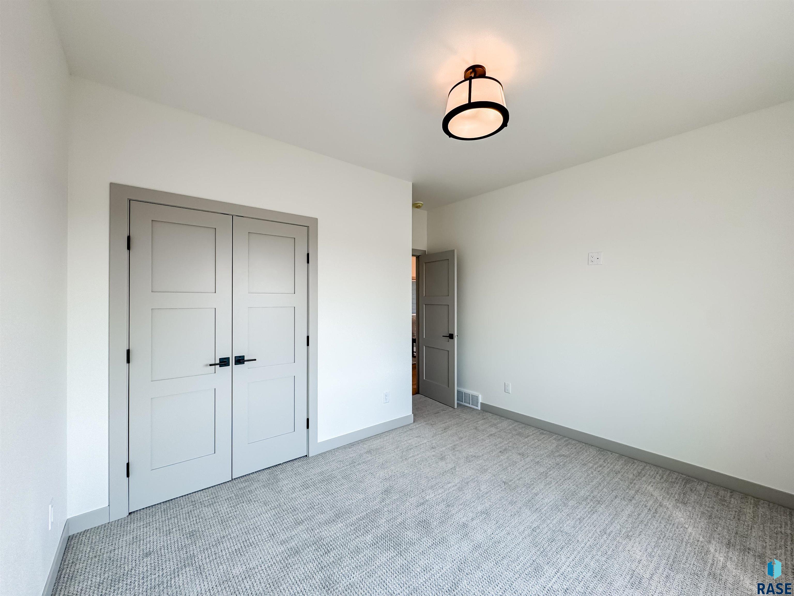 205 W Willow Trl