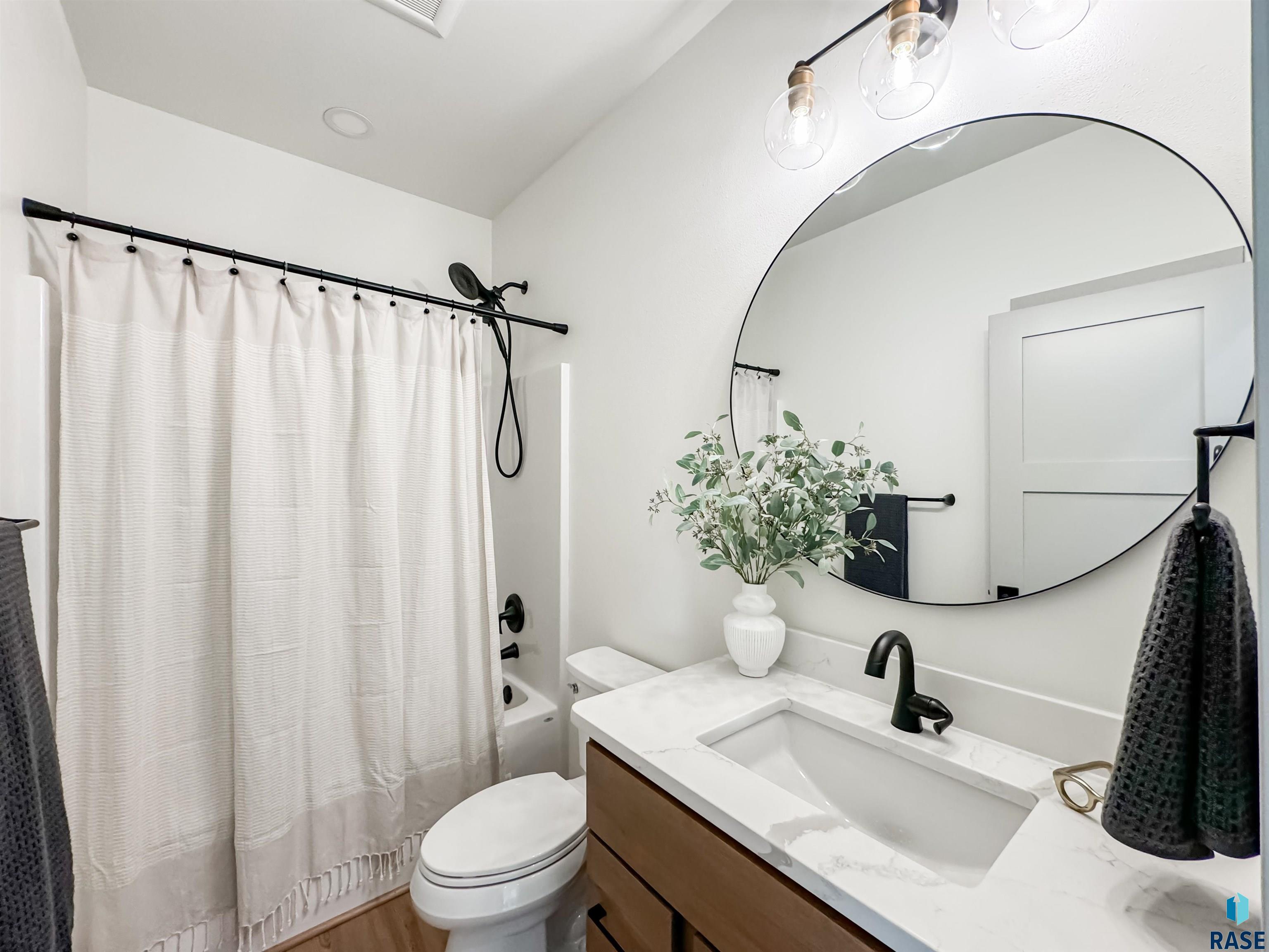 205 W Willow Trl