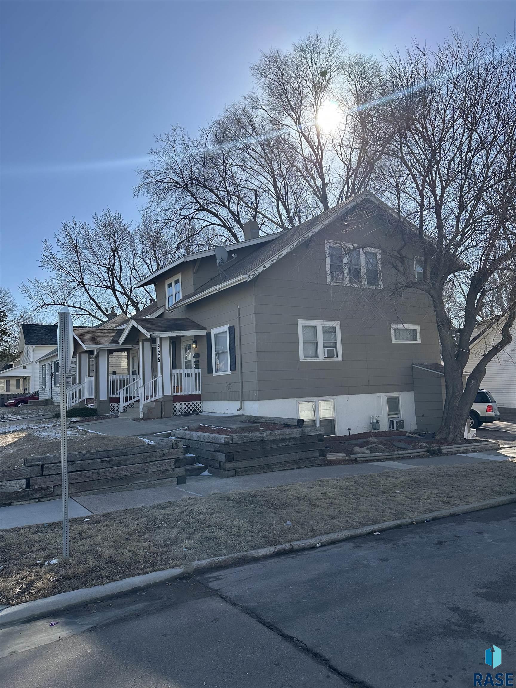 925 W 12th St