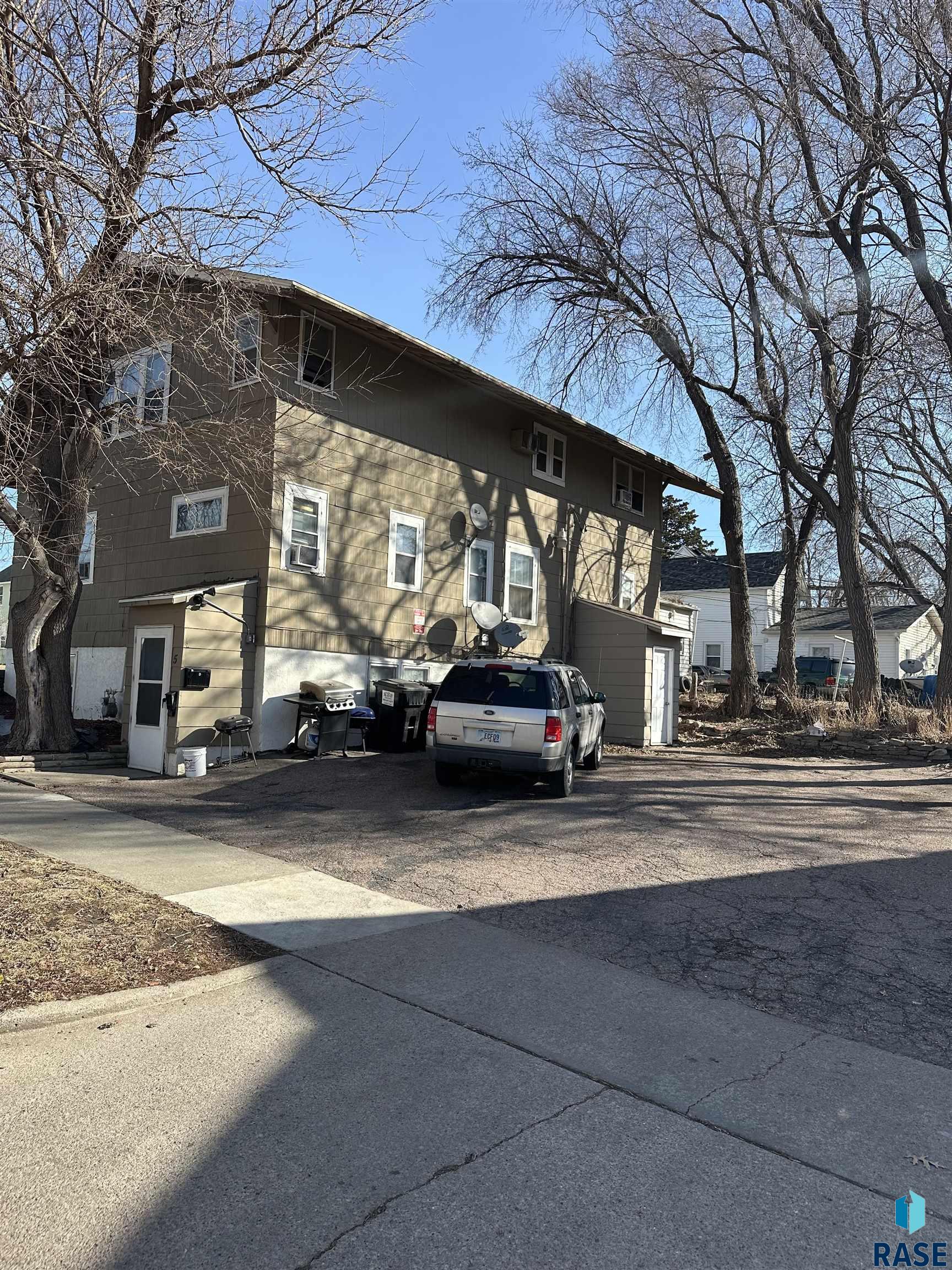 925 W 12th St