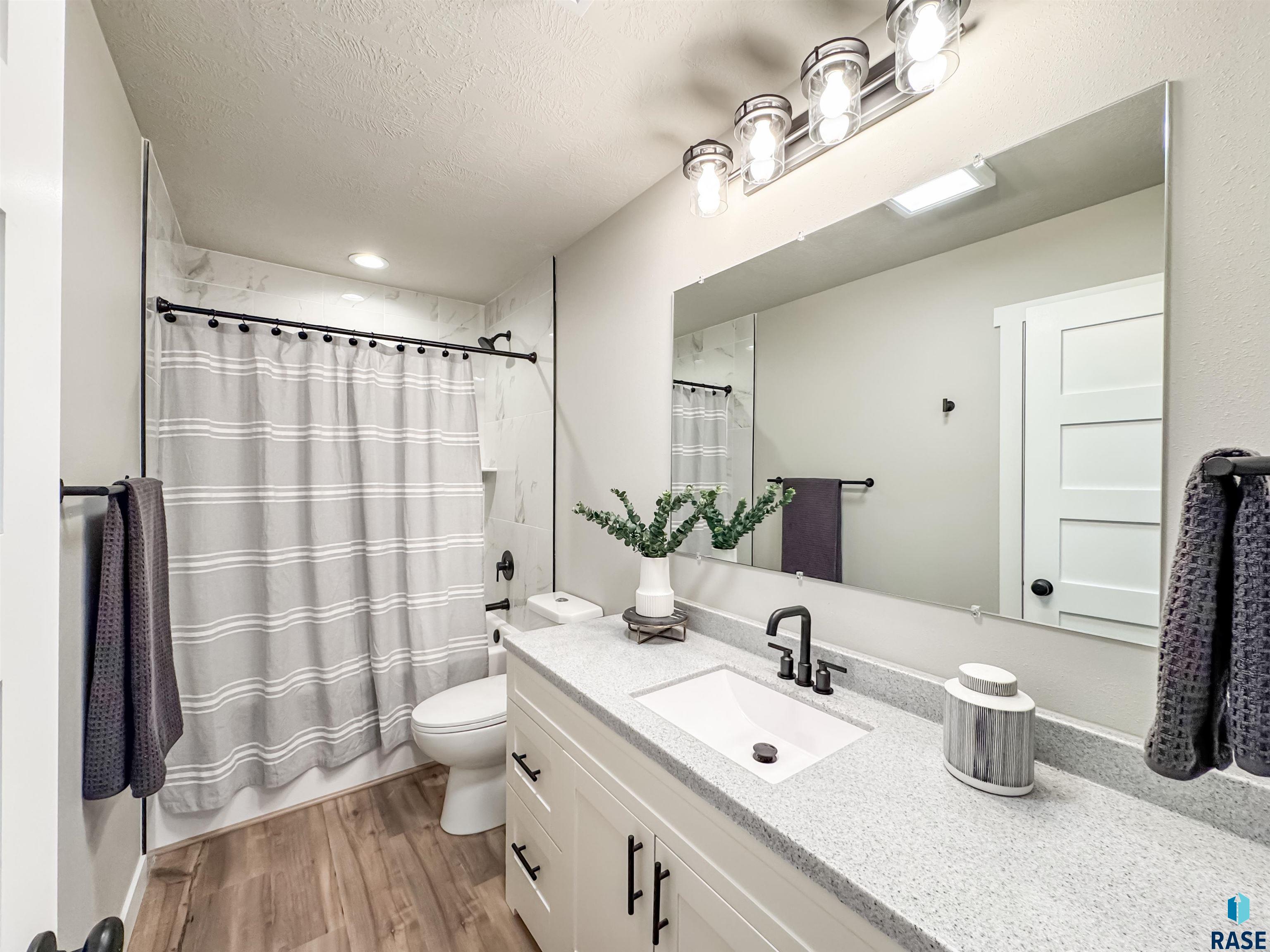 504 Opal Ln