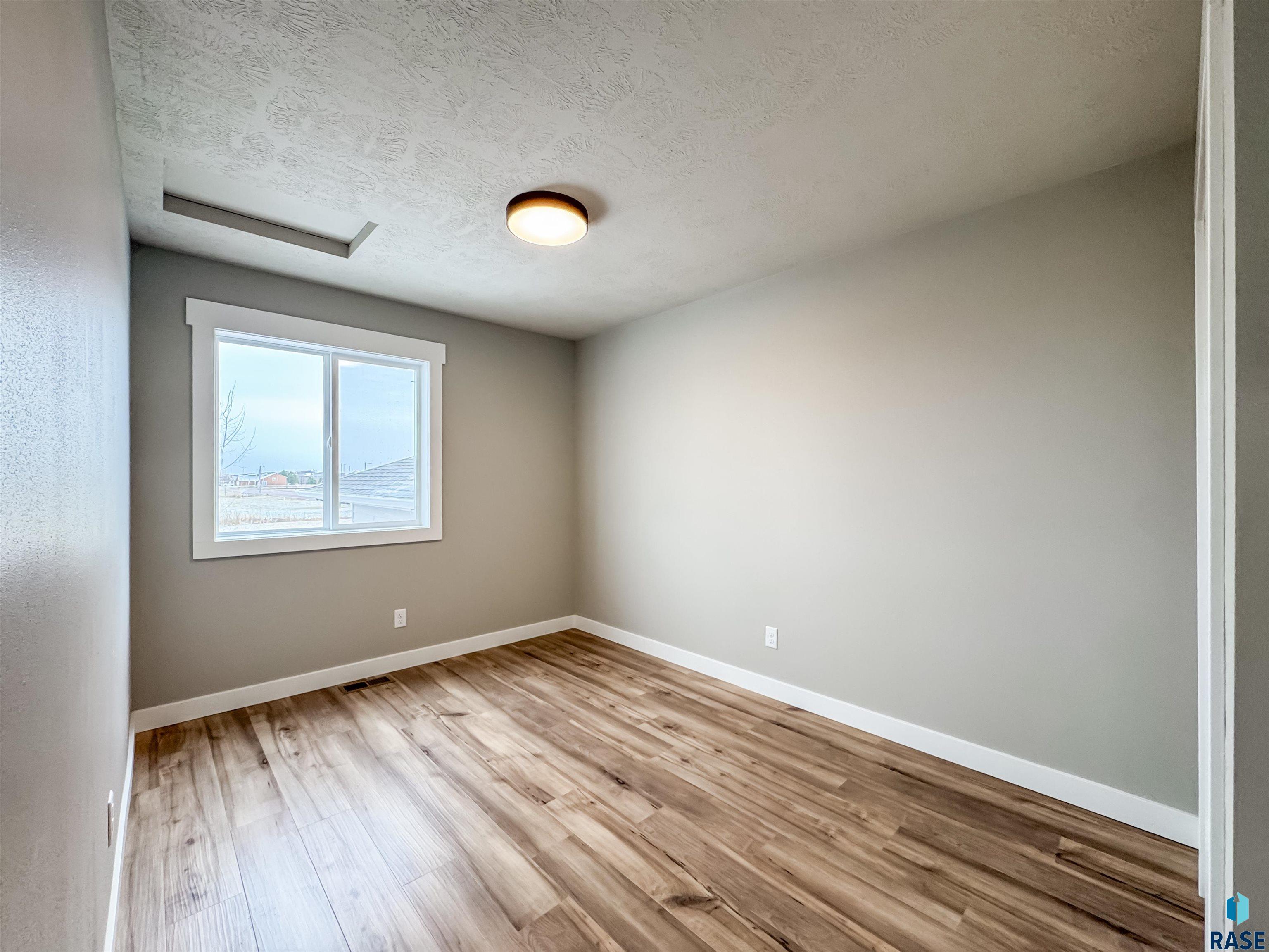 504 Opal Ln