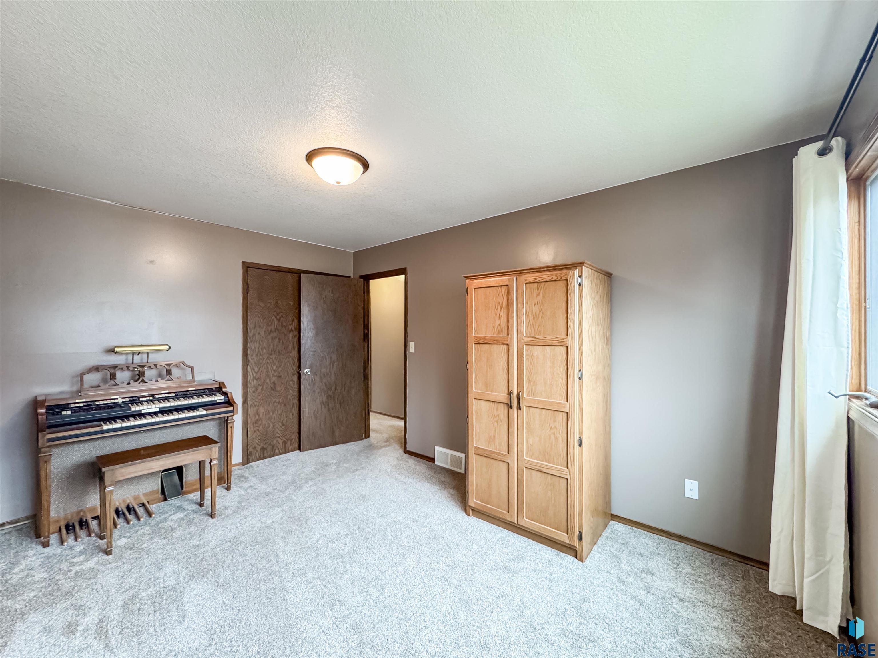 120 S Yellowstone Dr