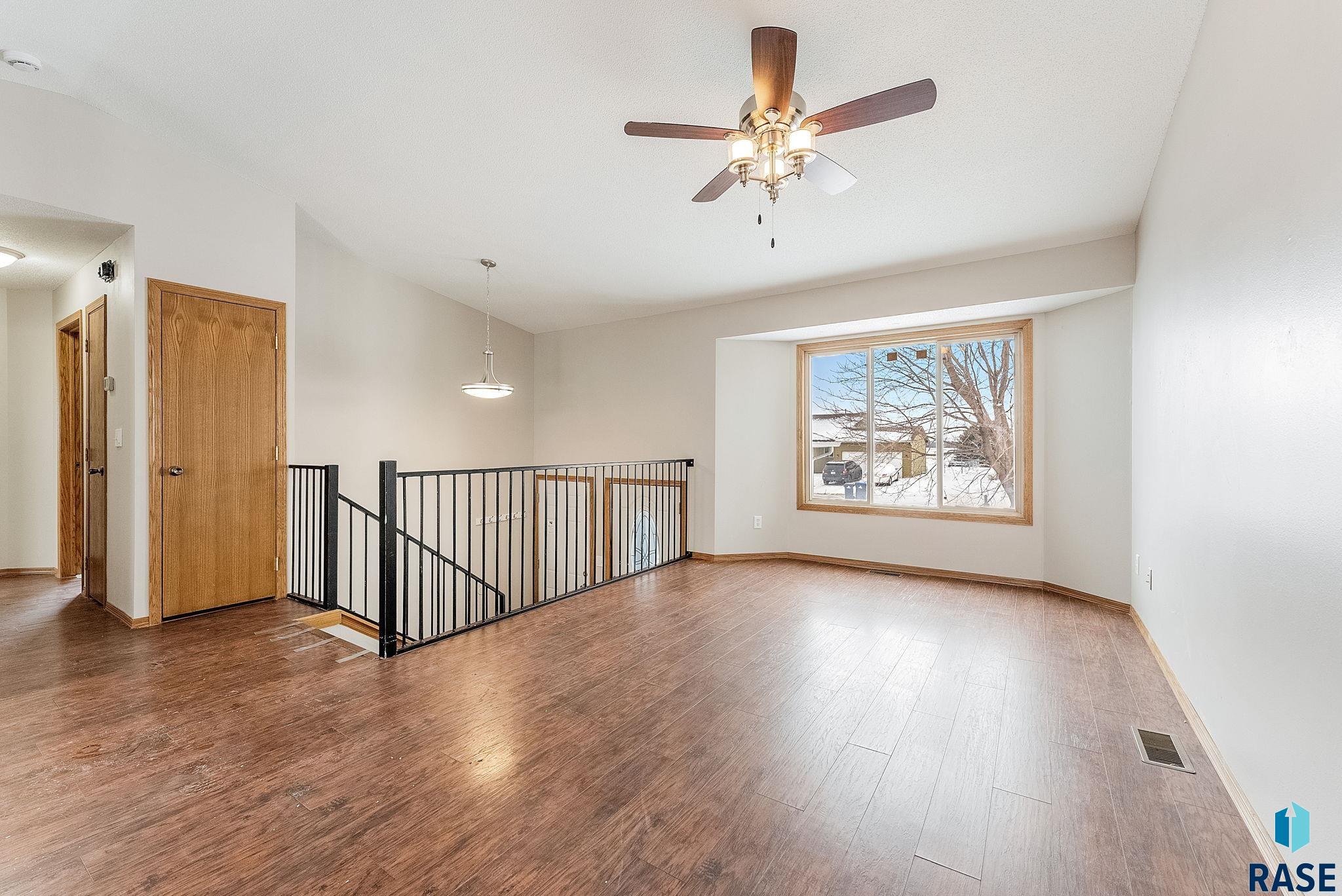 804 Lois Ln