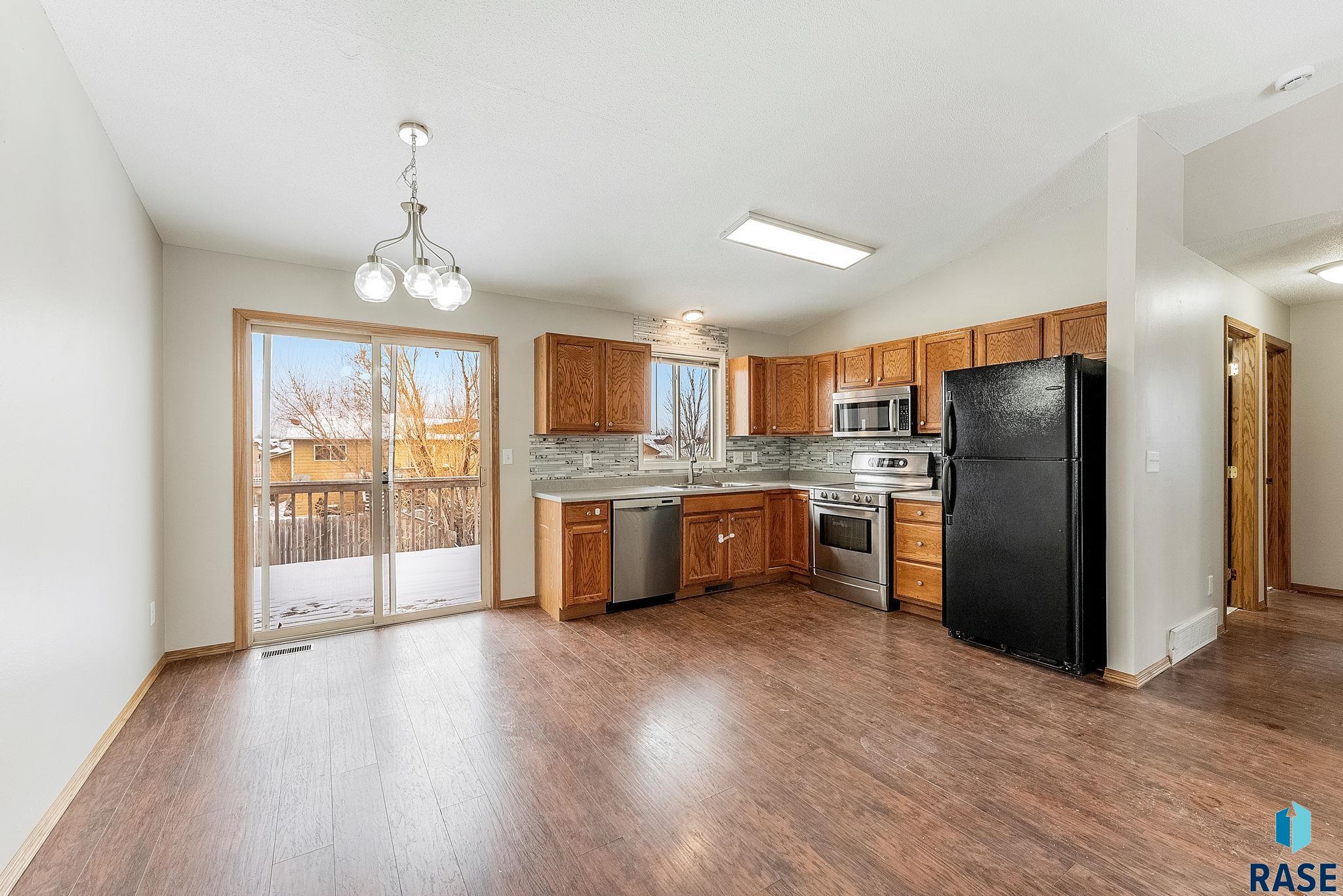 804 Lois Ln