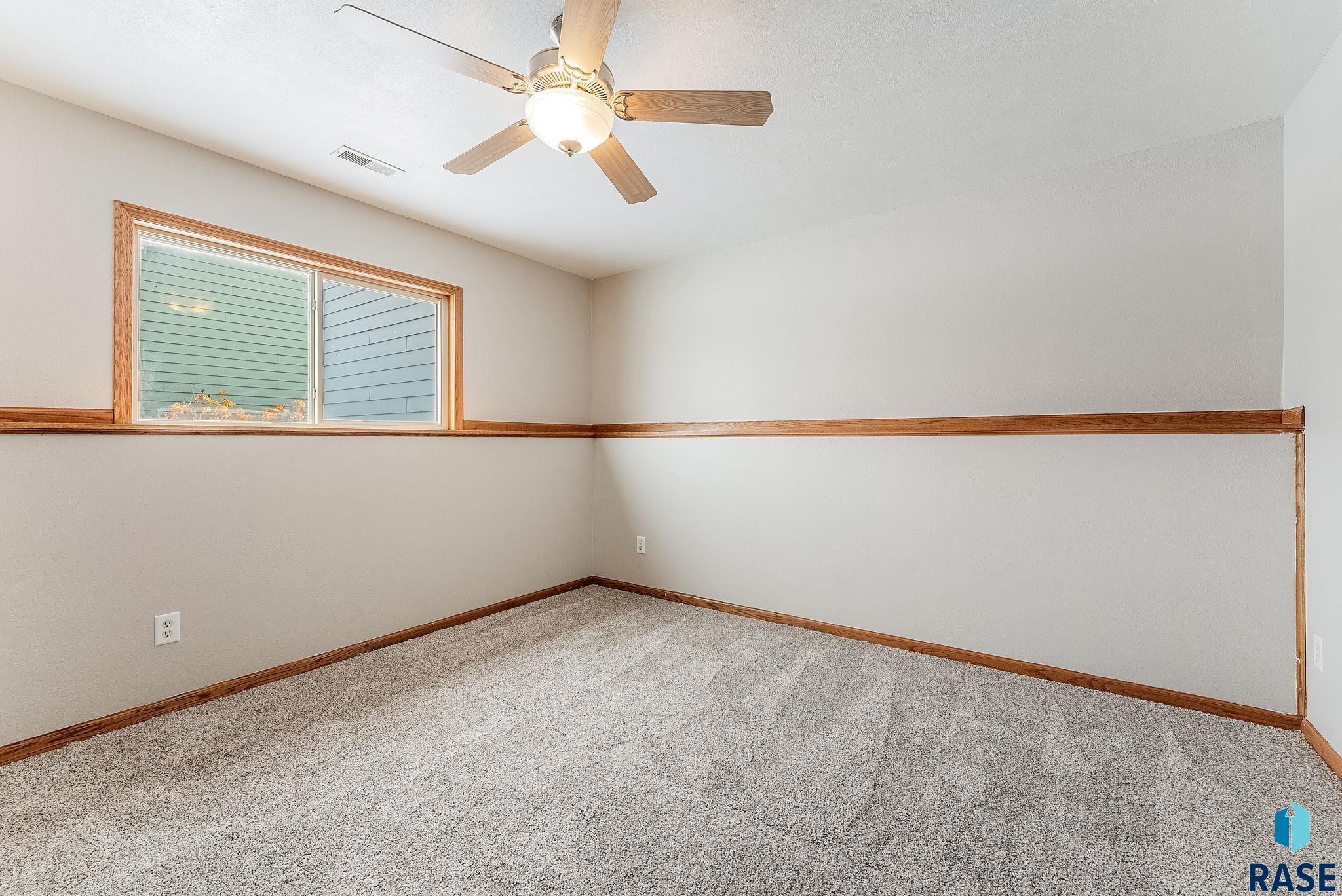 804 Lois Ln