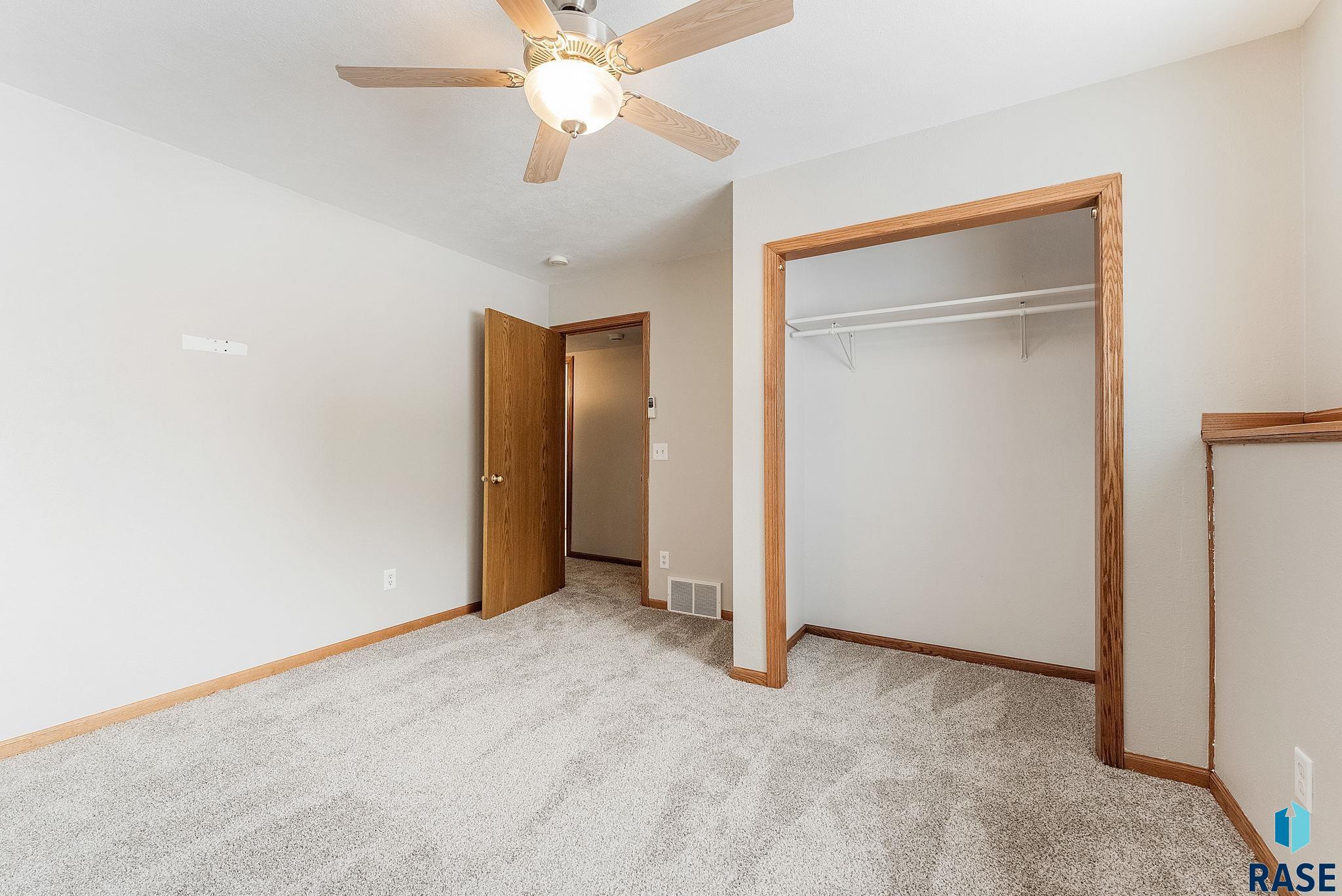 804 Lois Ln