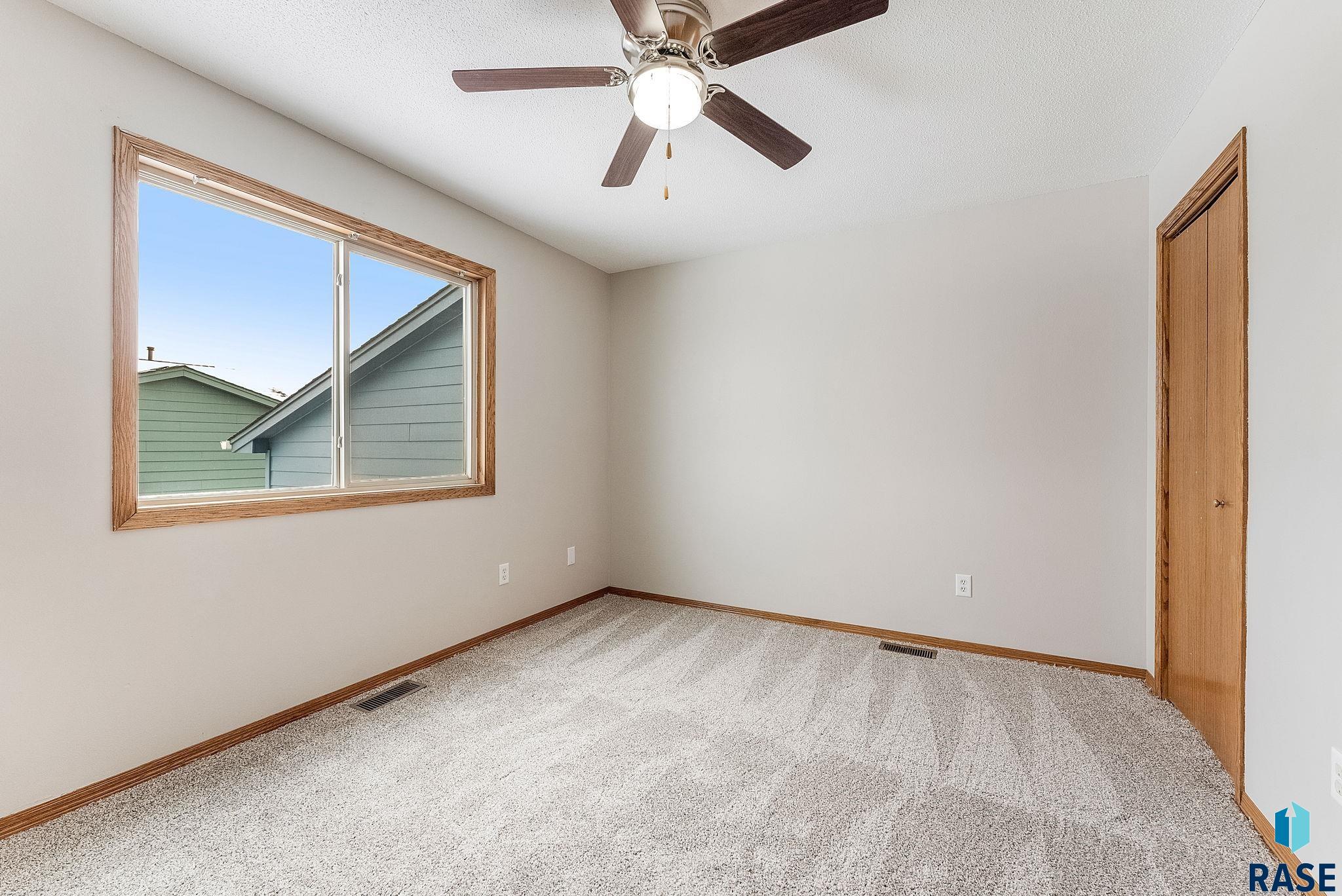 804 Lois Ln