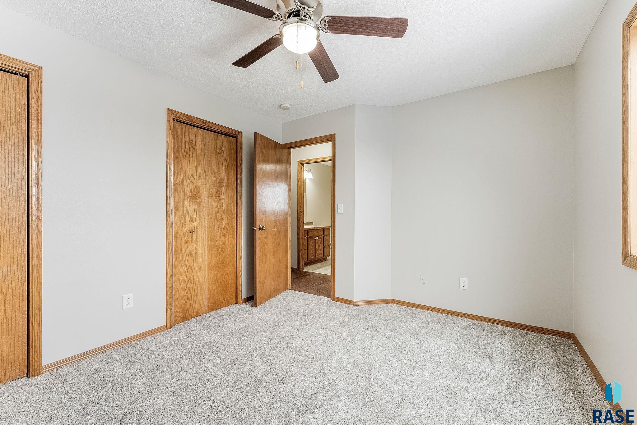 804 Lois Ln