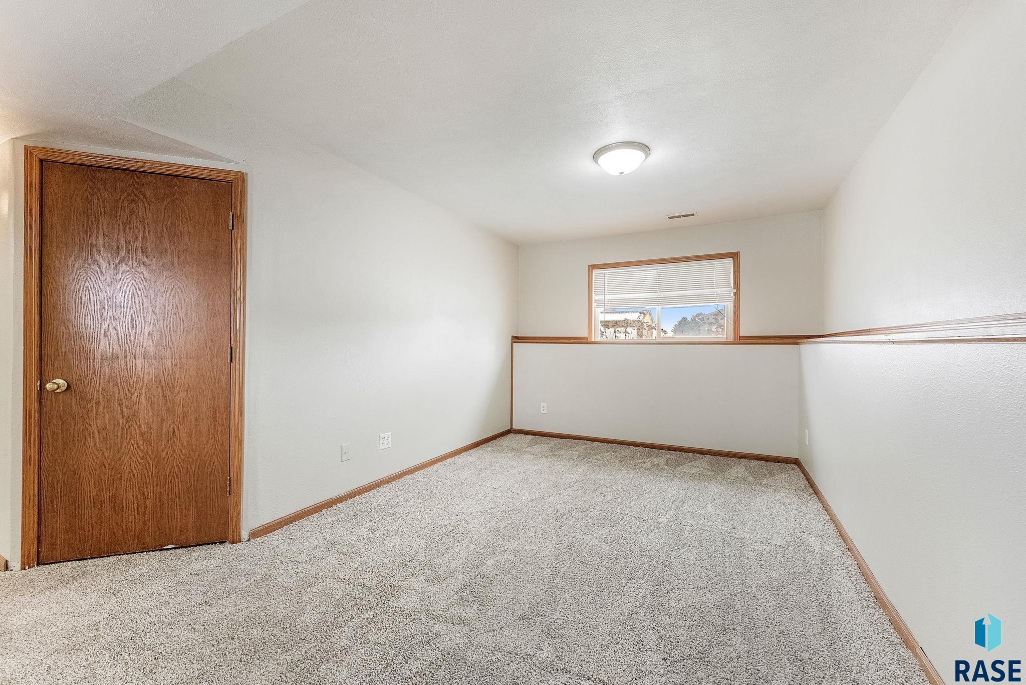 804 Lois Ln