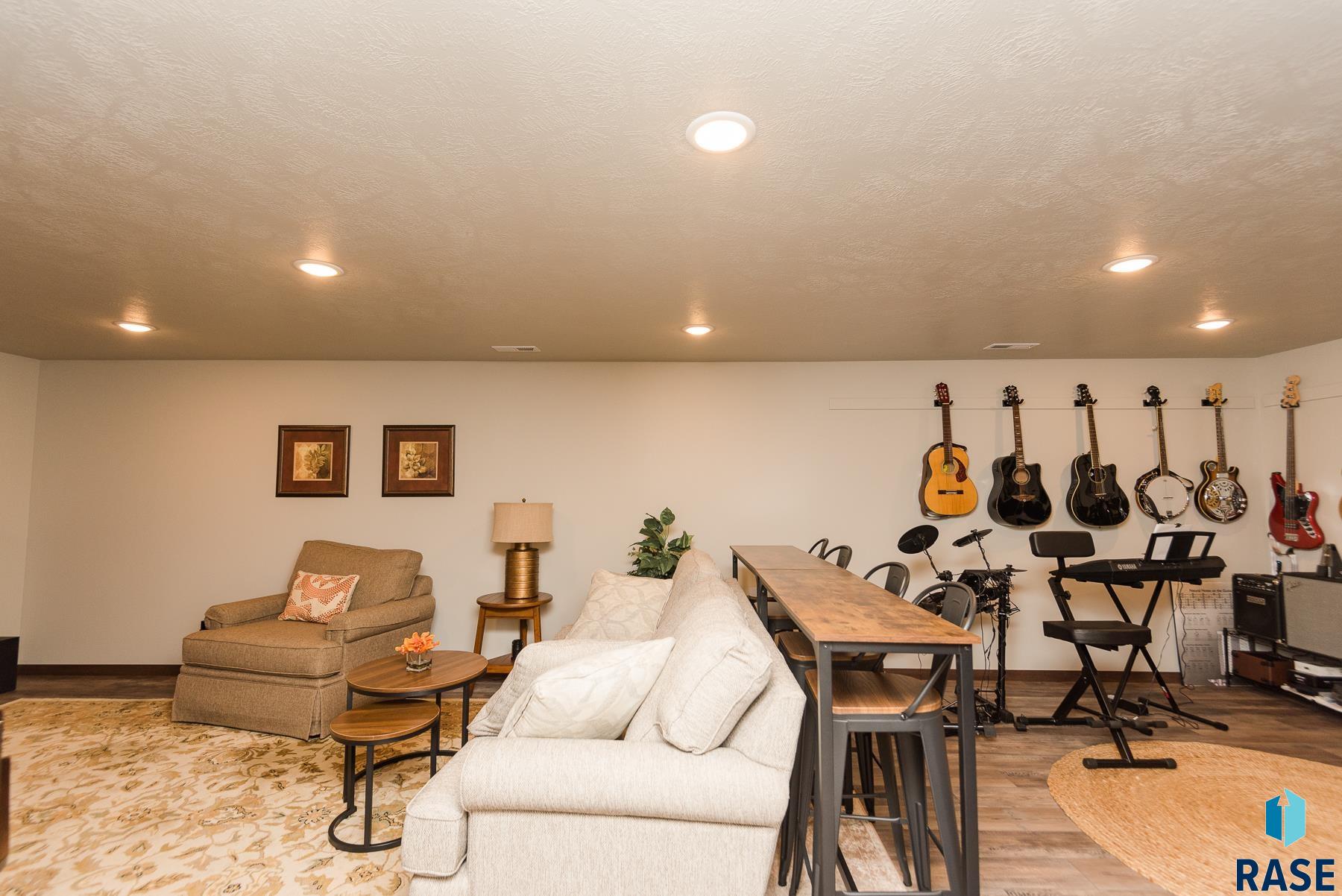 1102 N Brennan Ct
