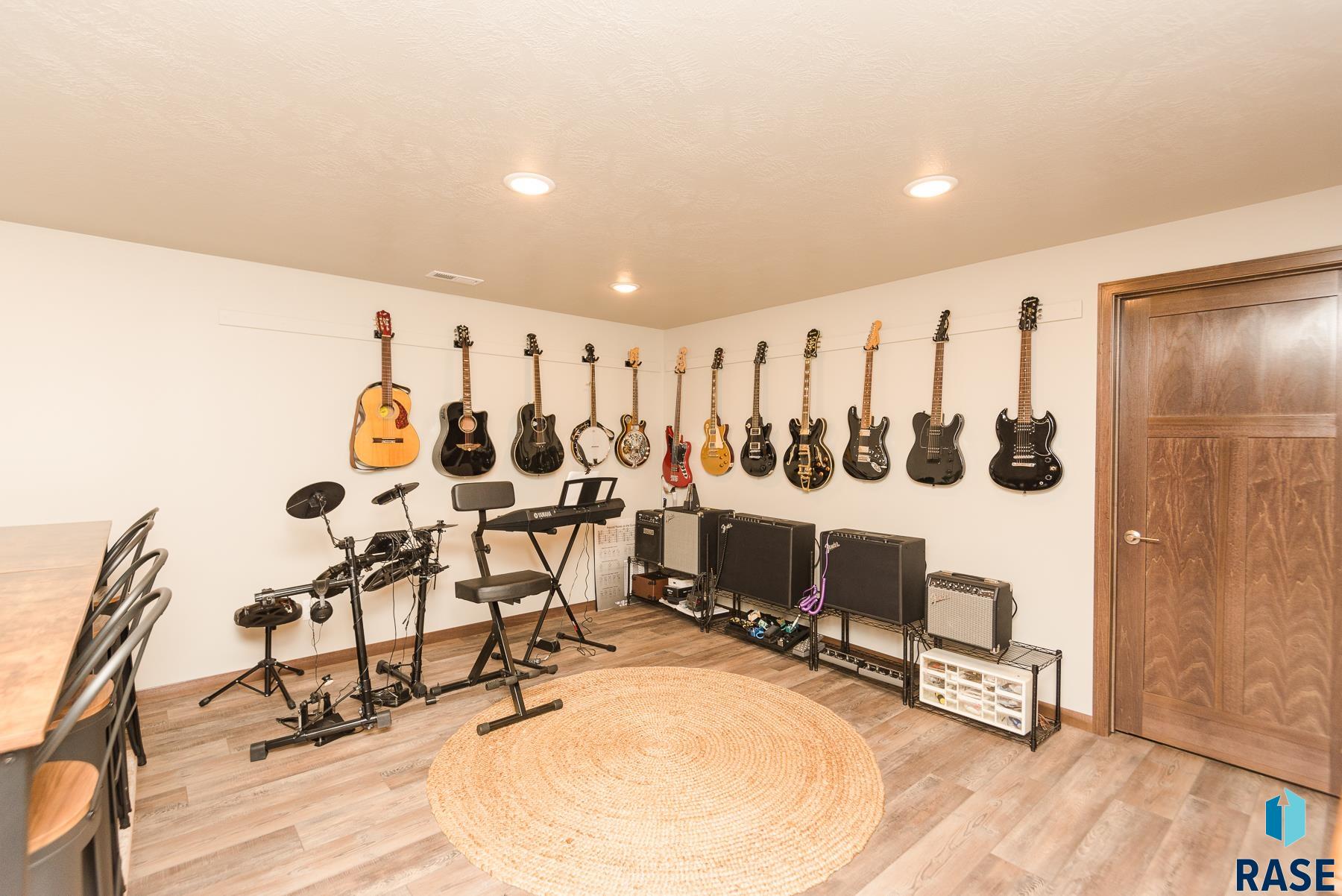 1102 N Brennan Ct