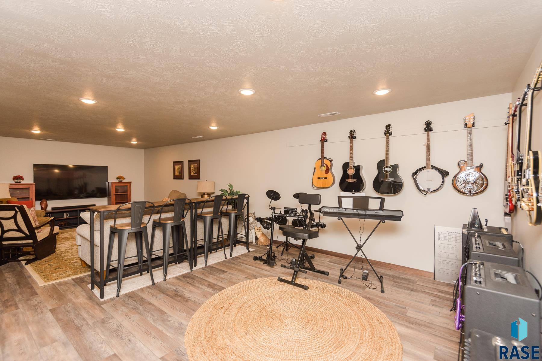 1102 N Brennan Ct