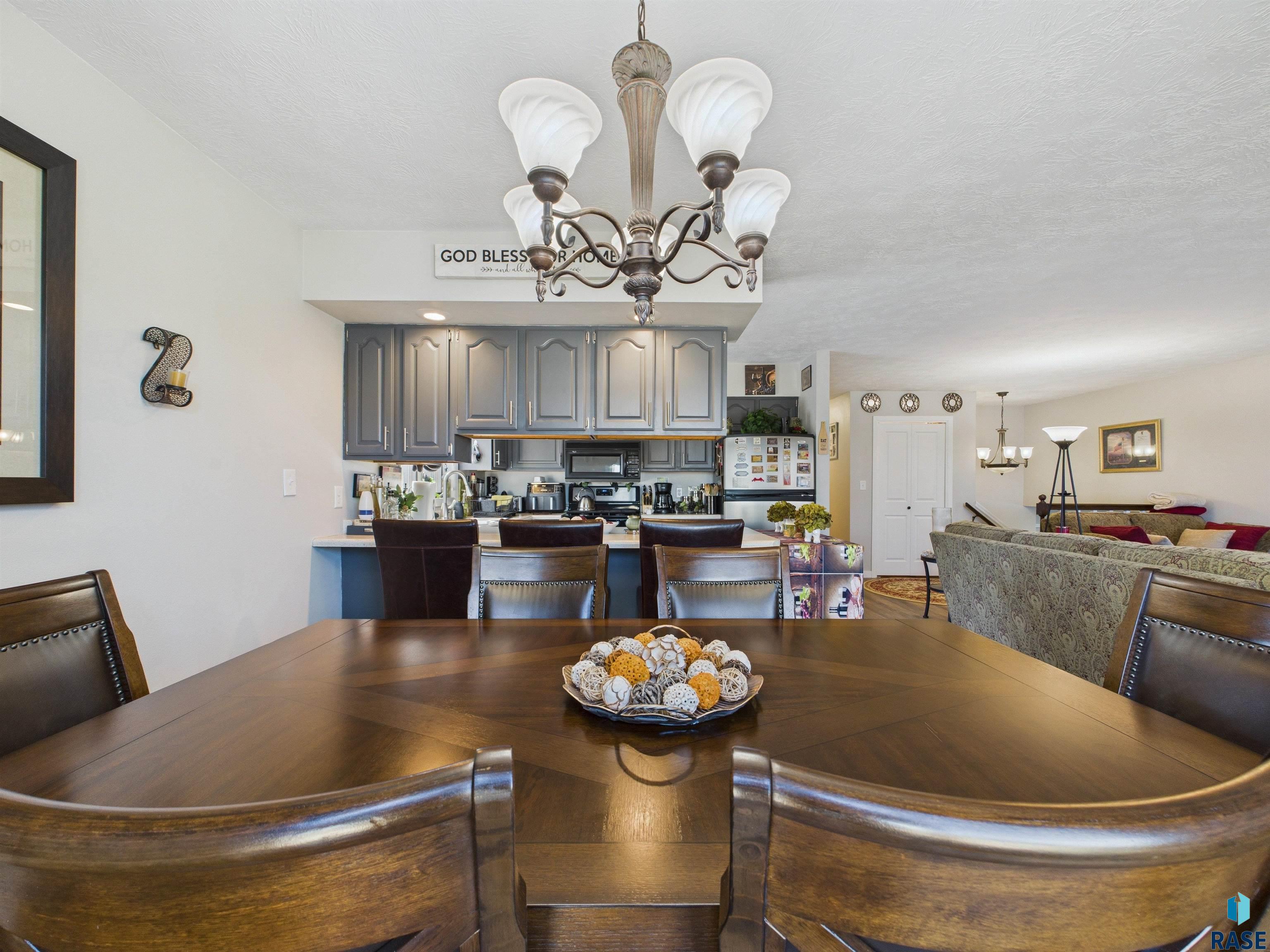 6200 W Oscar Howe Cir
