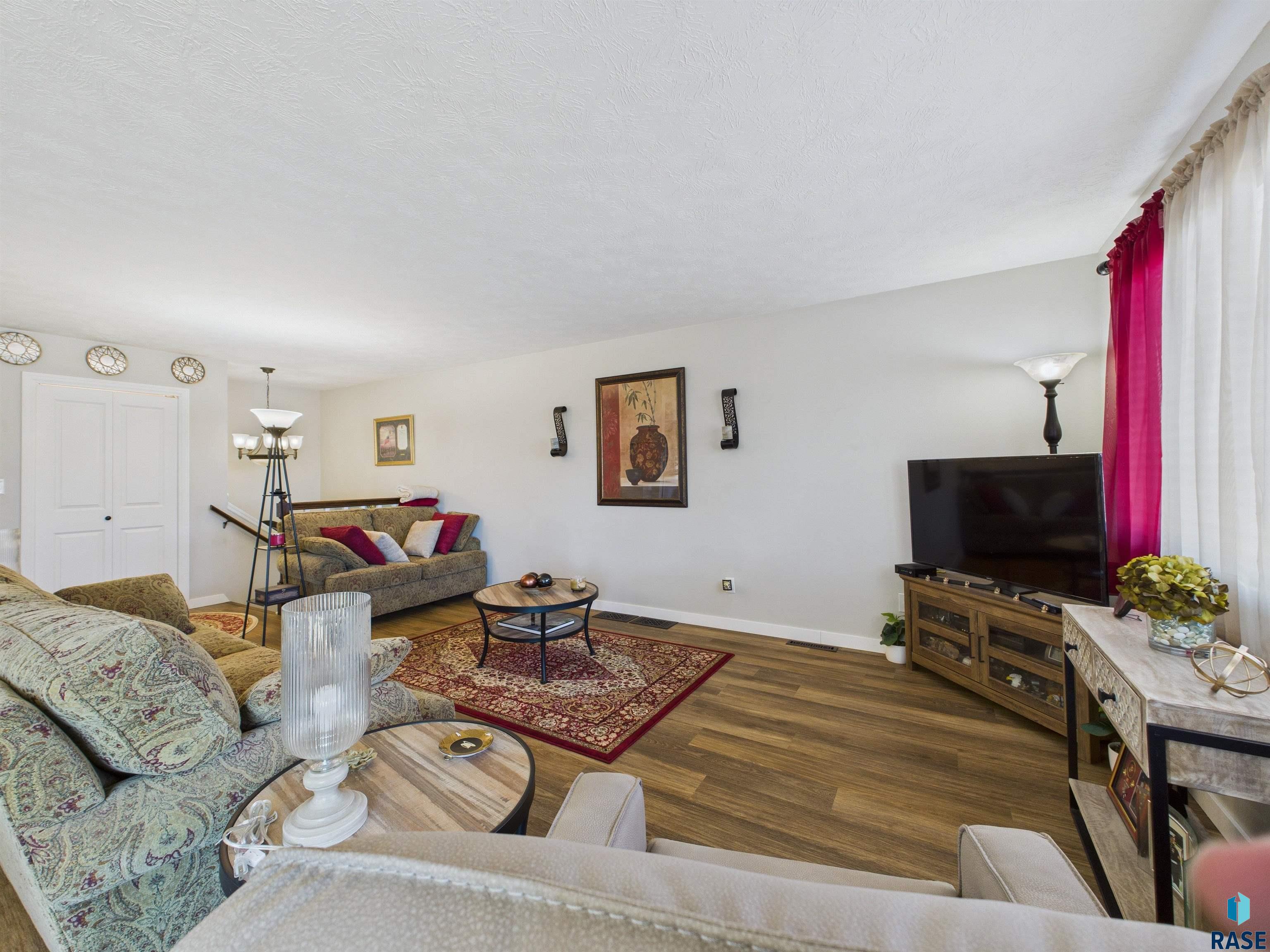 6200 W Oscar Howe Cir