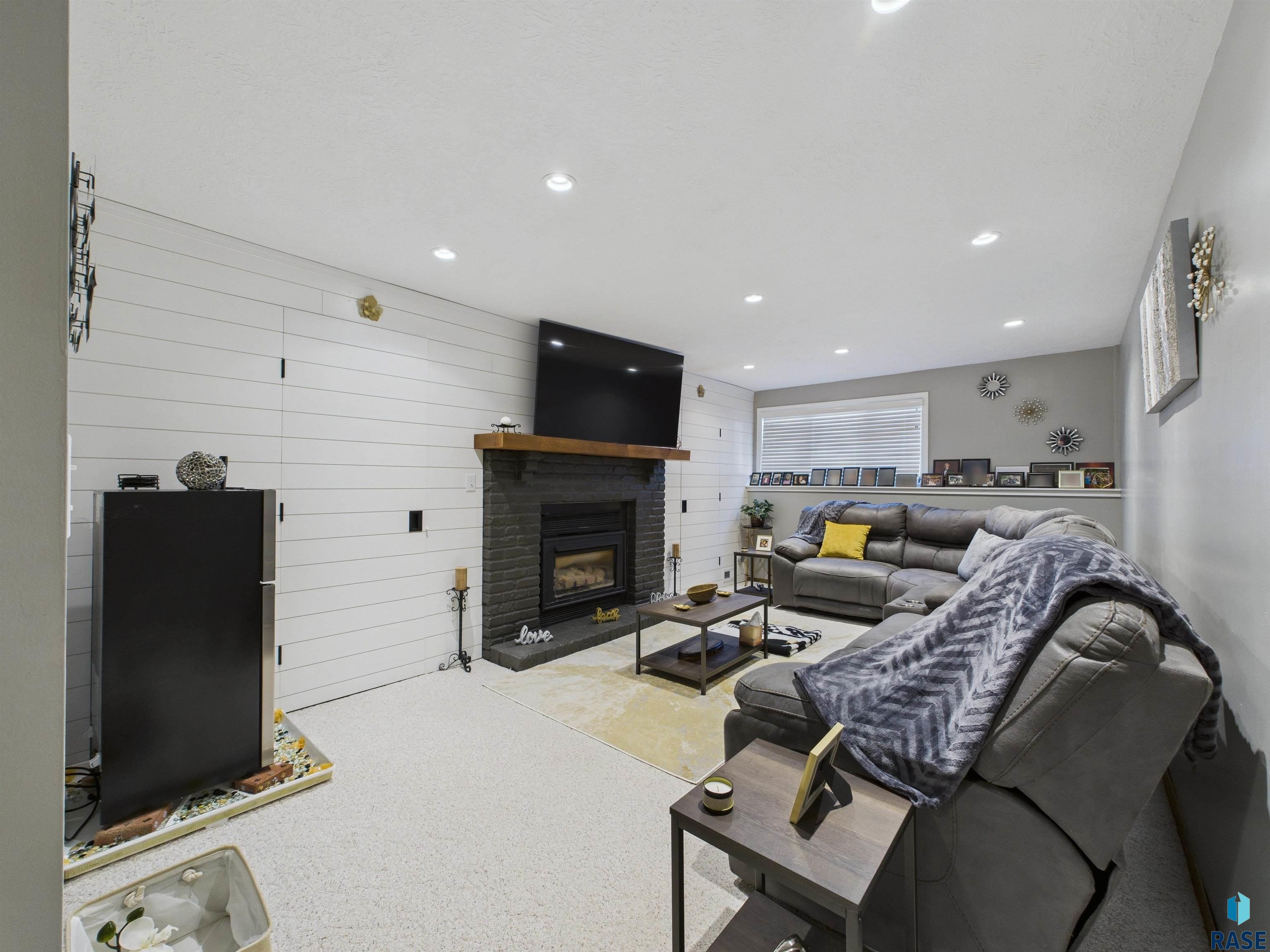 6200 W Oscar Howe Cir