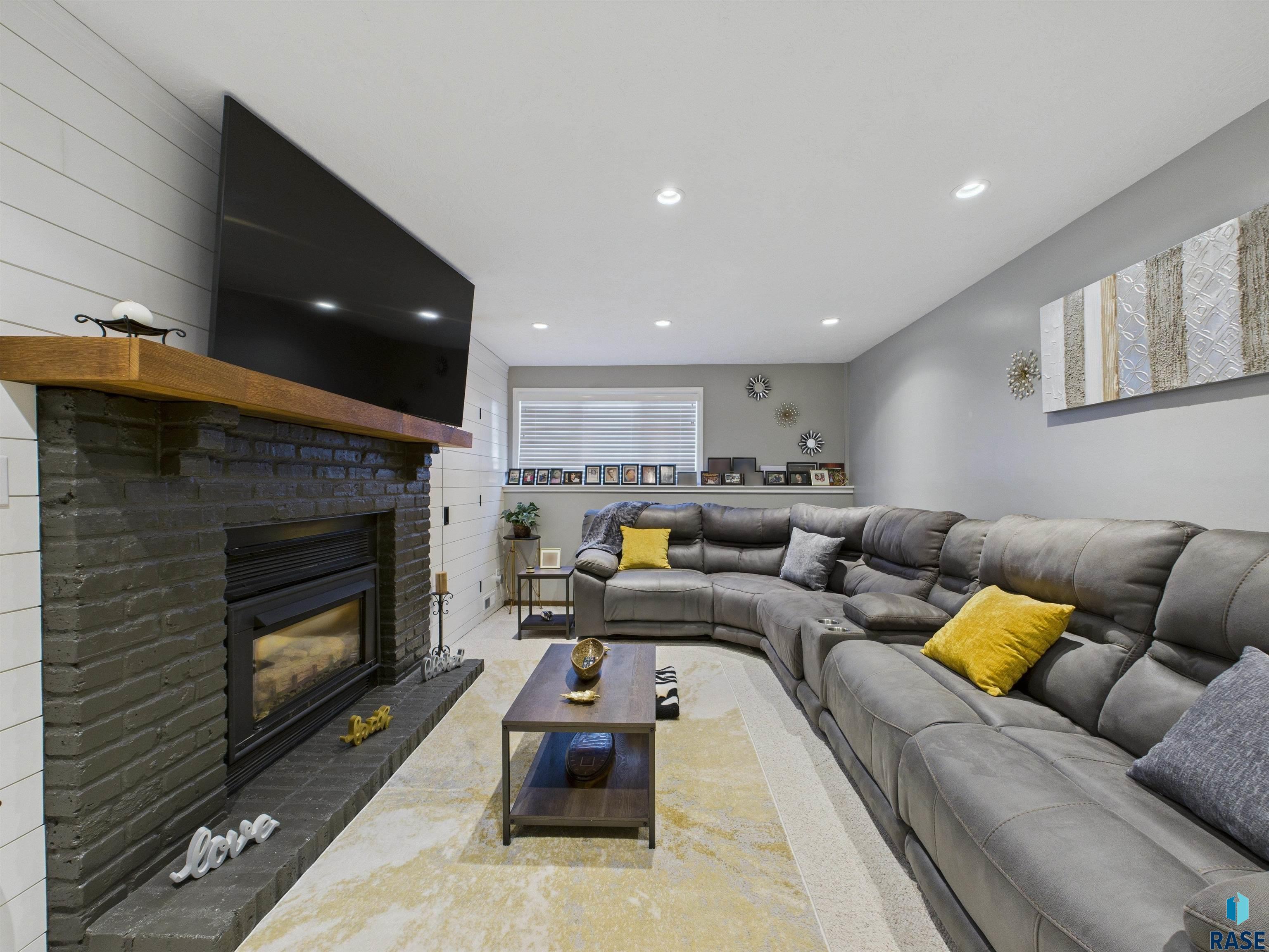 6200 W Oscar Howe Cir