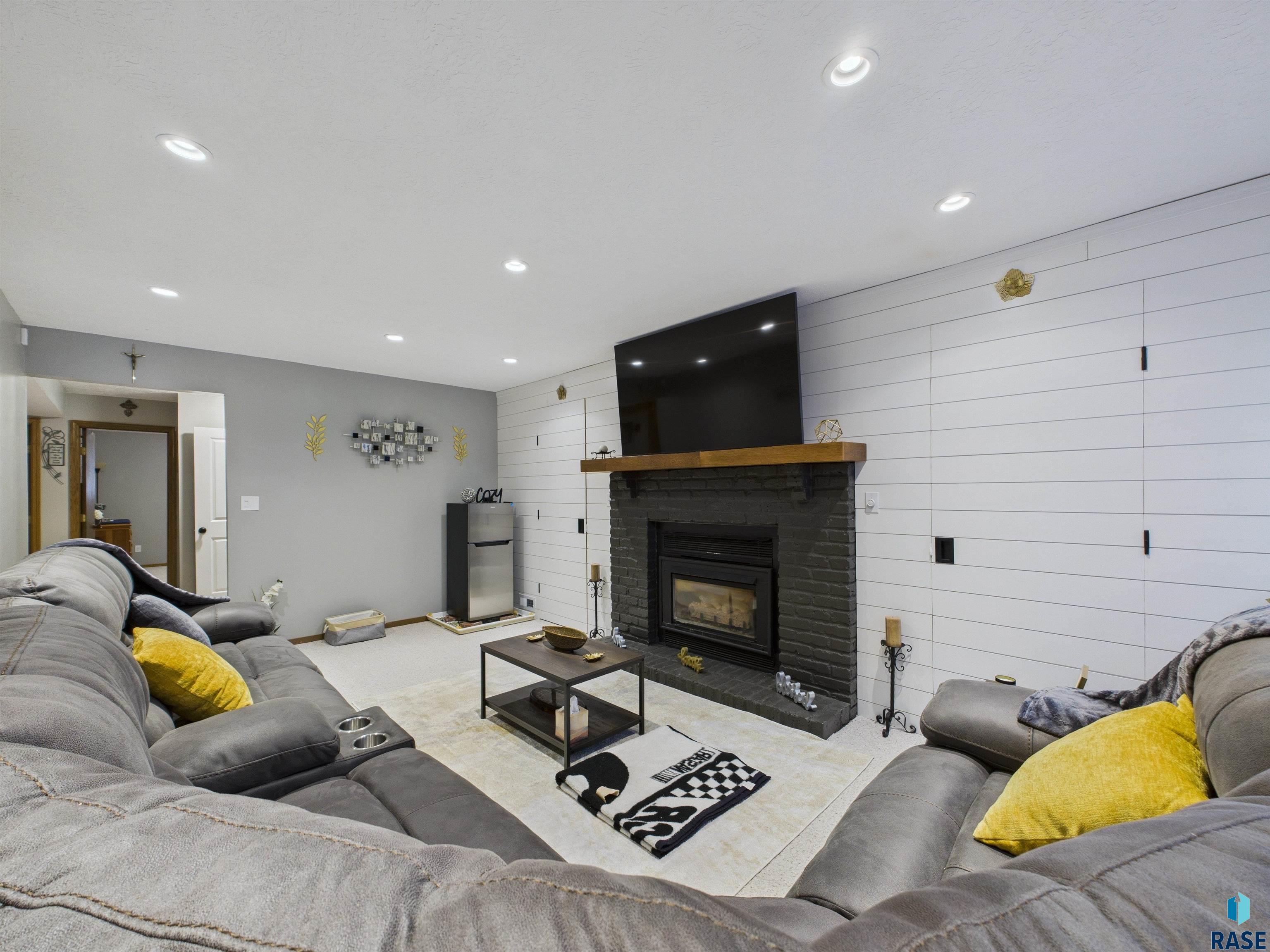 6200 W Oscar Howe Cir