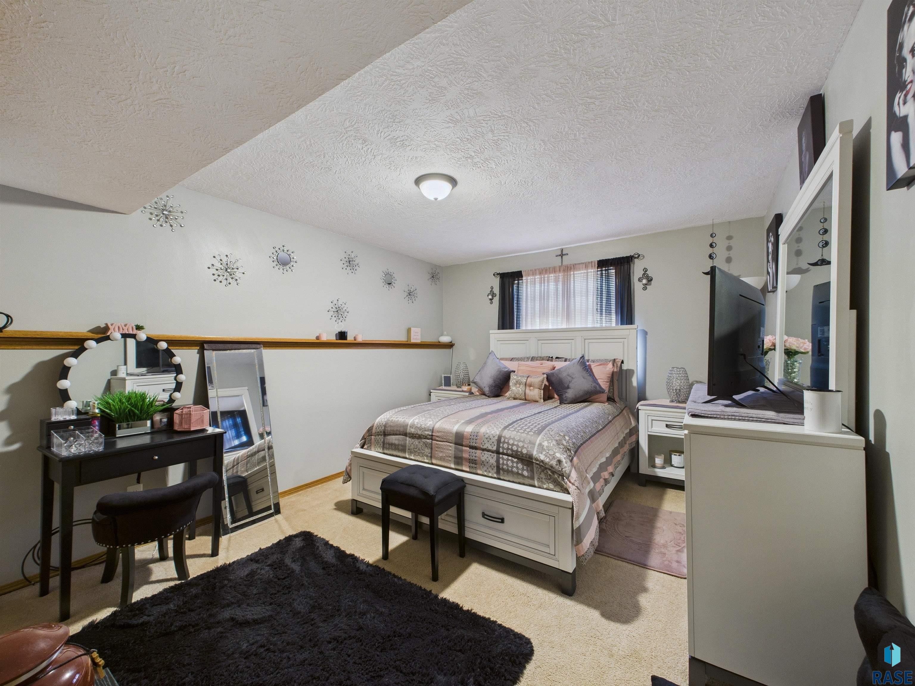 6200 W Oscar Howe Cir