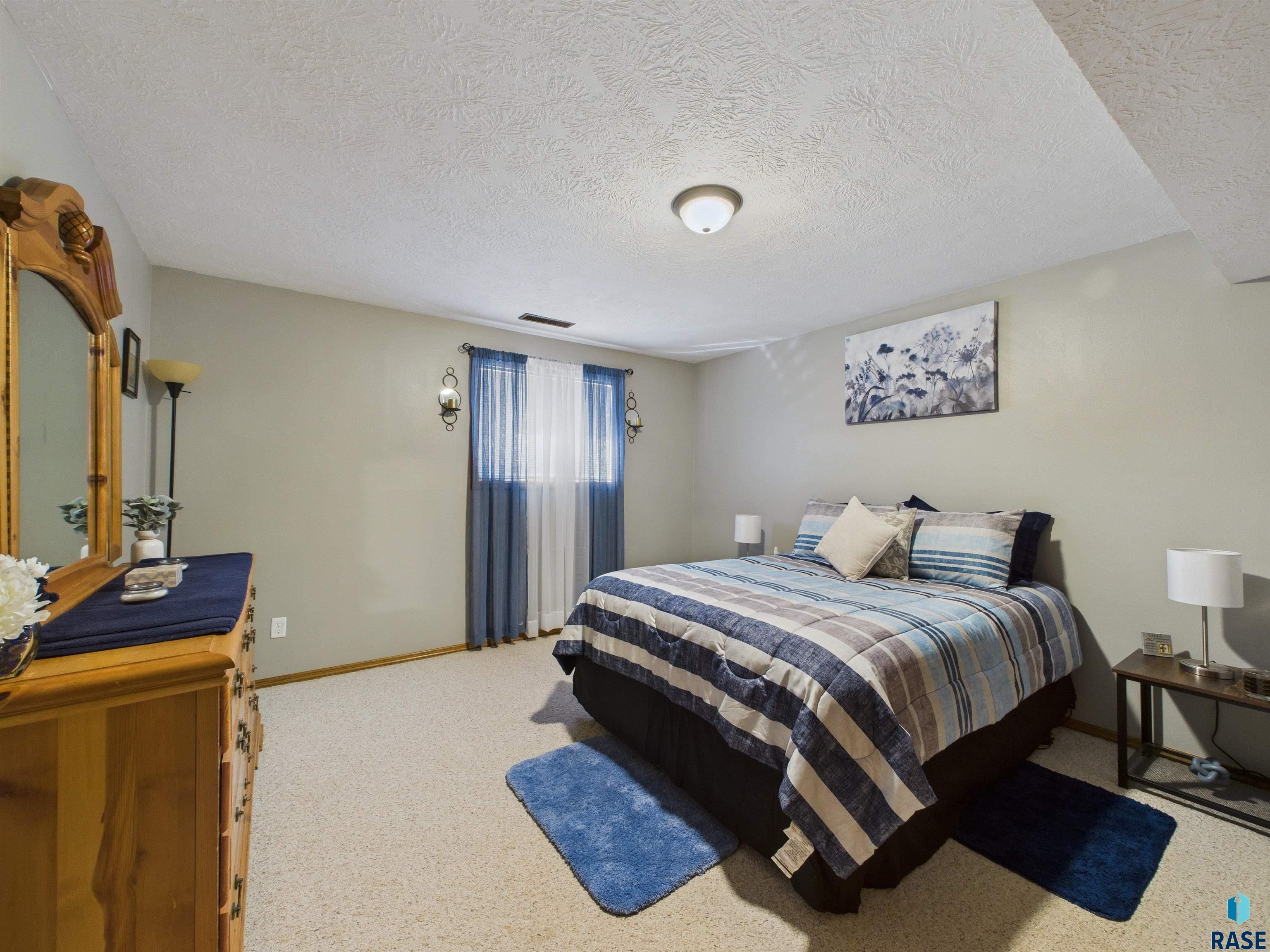 6200 W Oscar Howe Cir