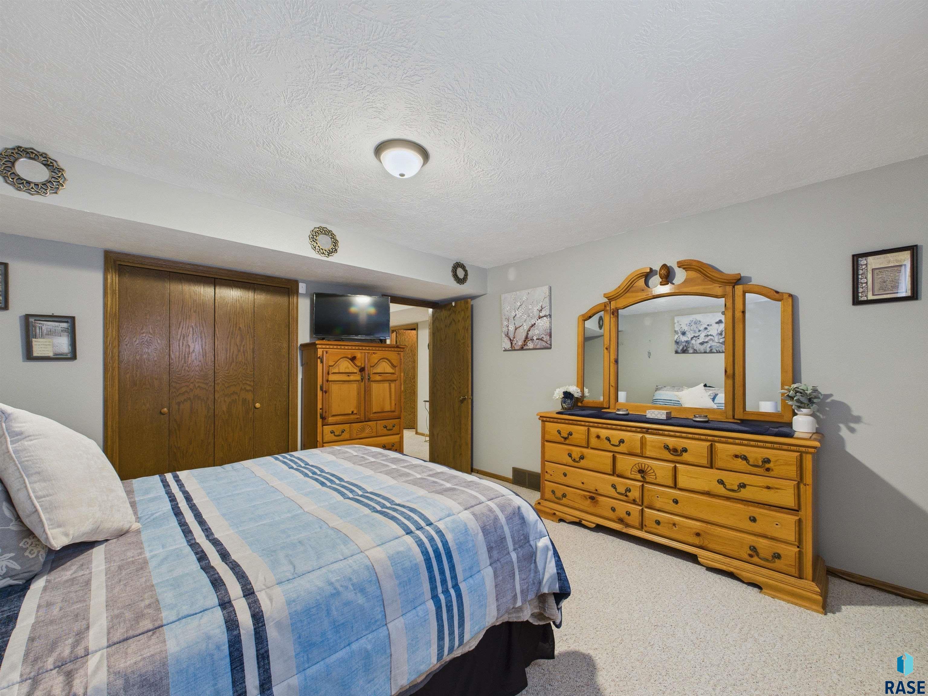 6200 W Oscar Howe Cir