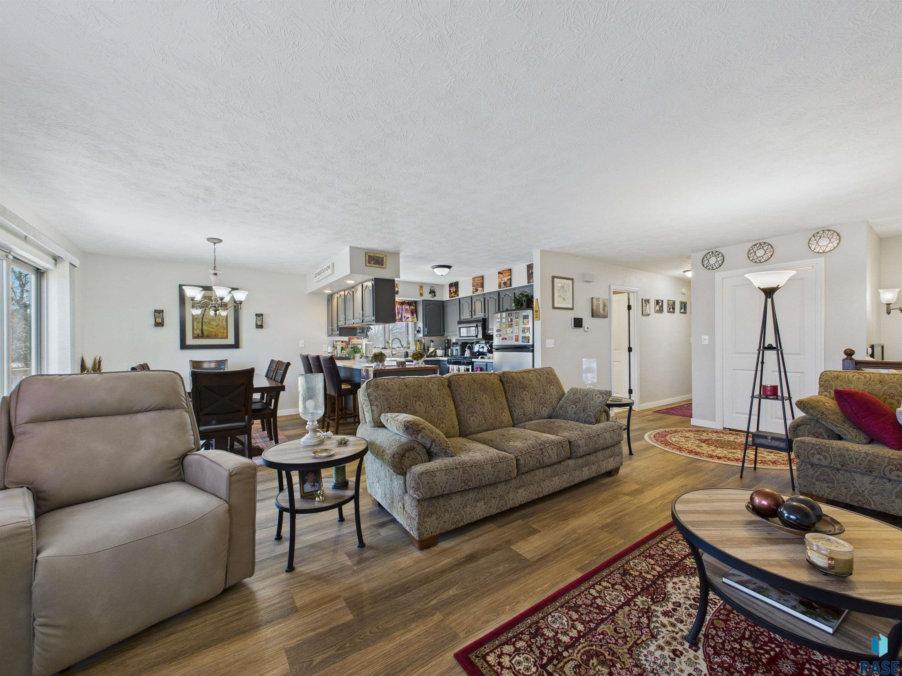 6200 W Oscar Howe Cir