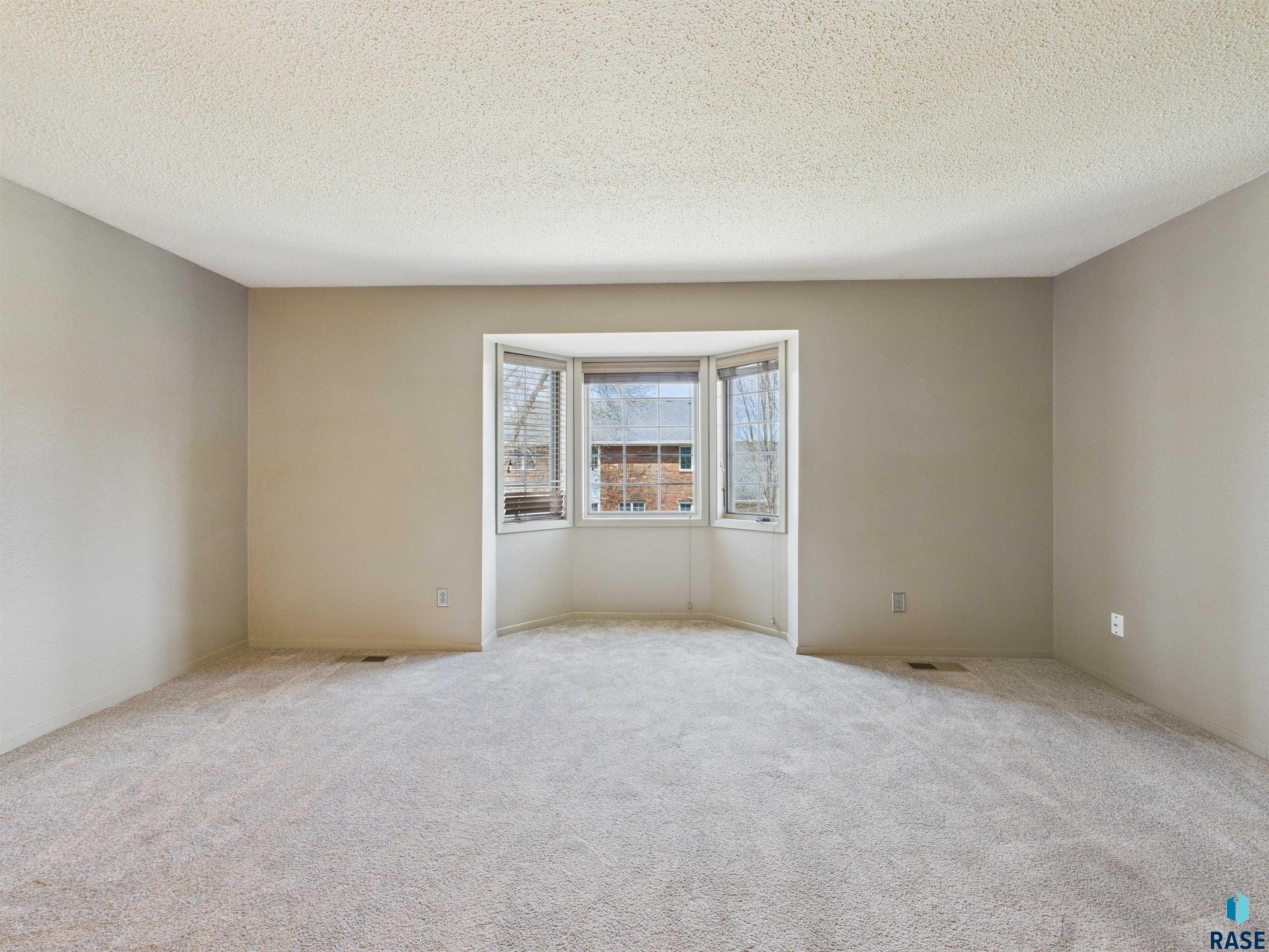 1104 W 57th St 204A