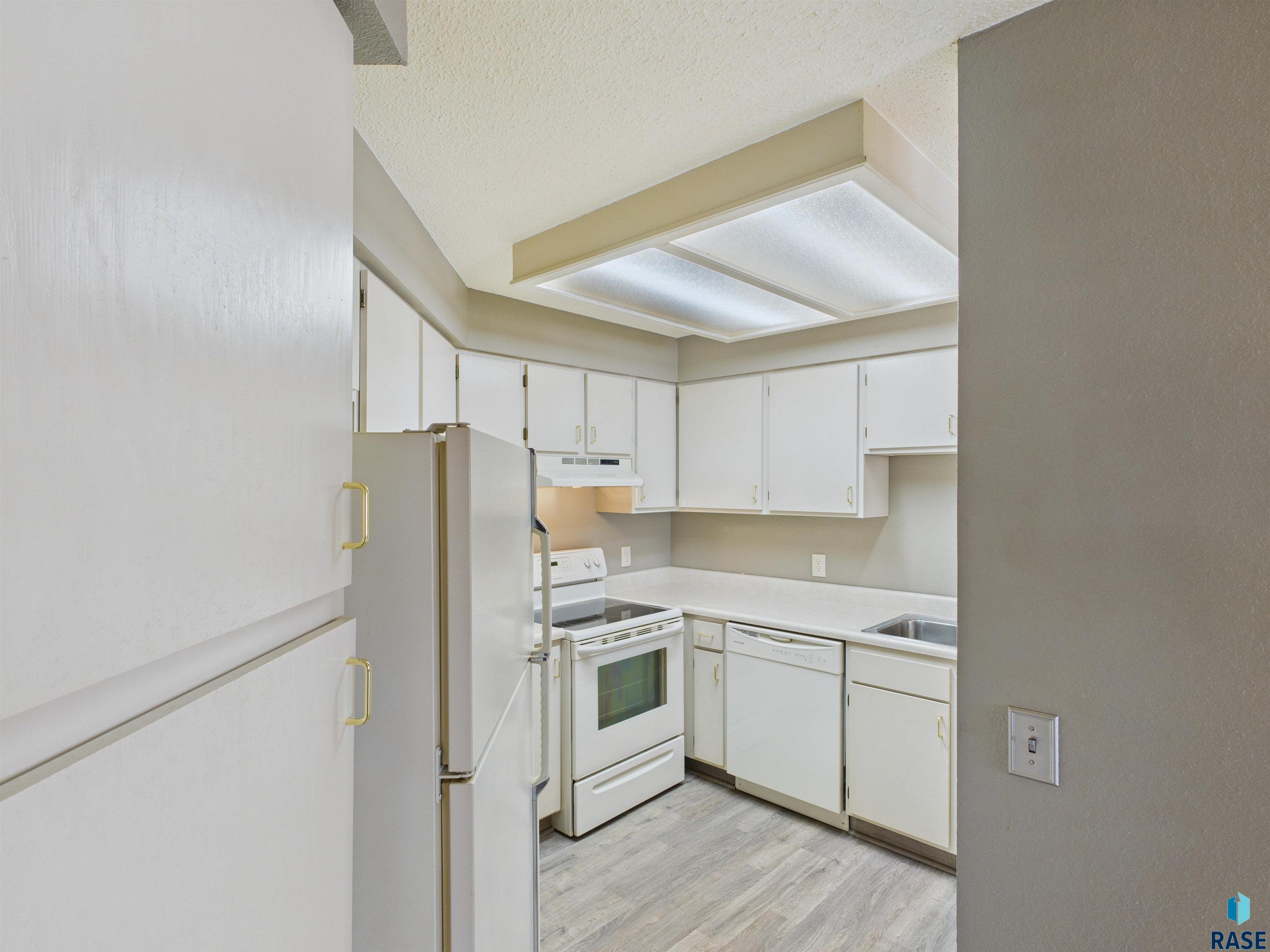 1104 W 57th St 204A