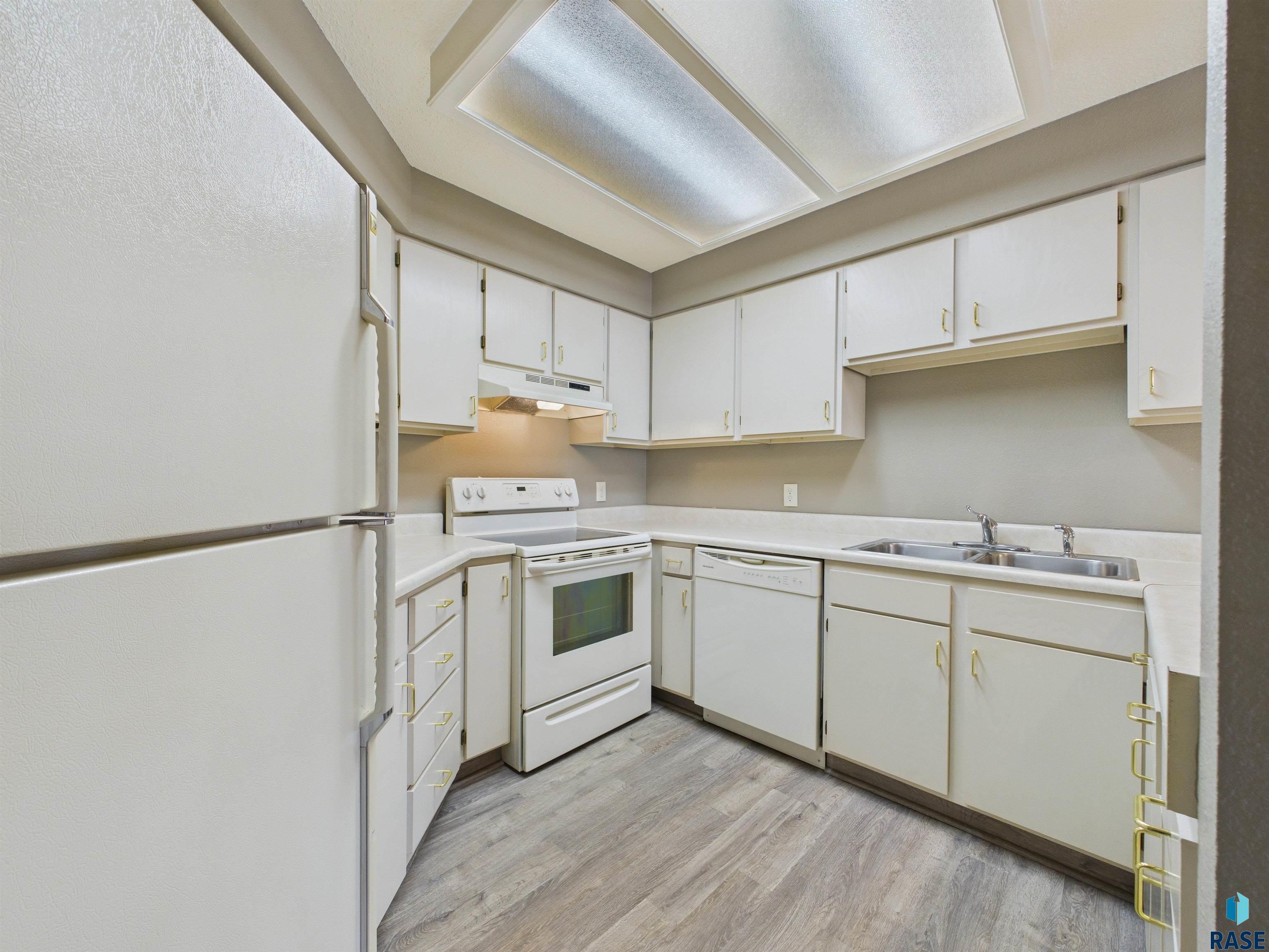 1104 W 57th St 204A