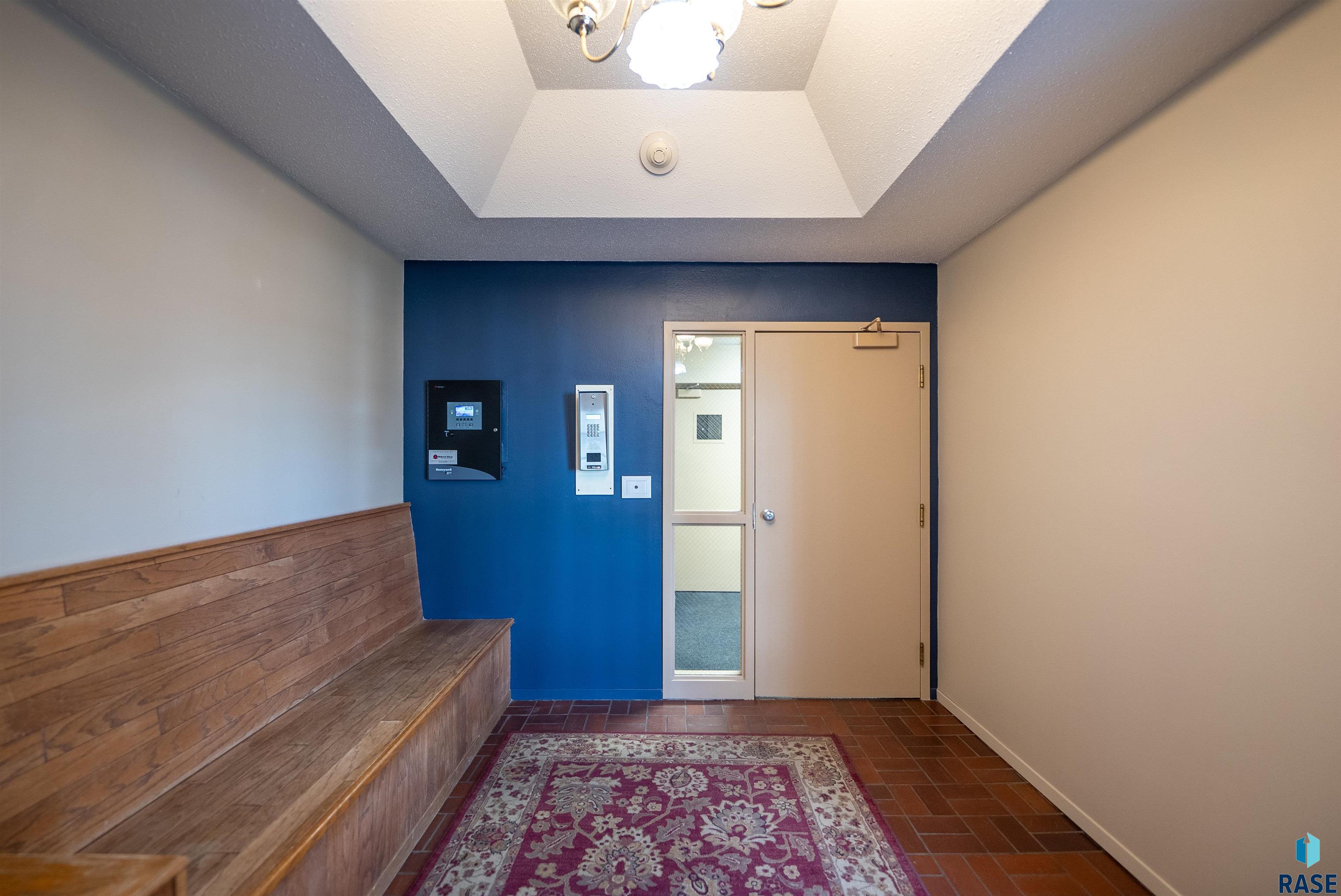 1104 W 57th St 204A
