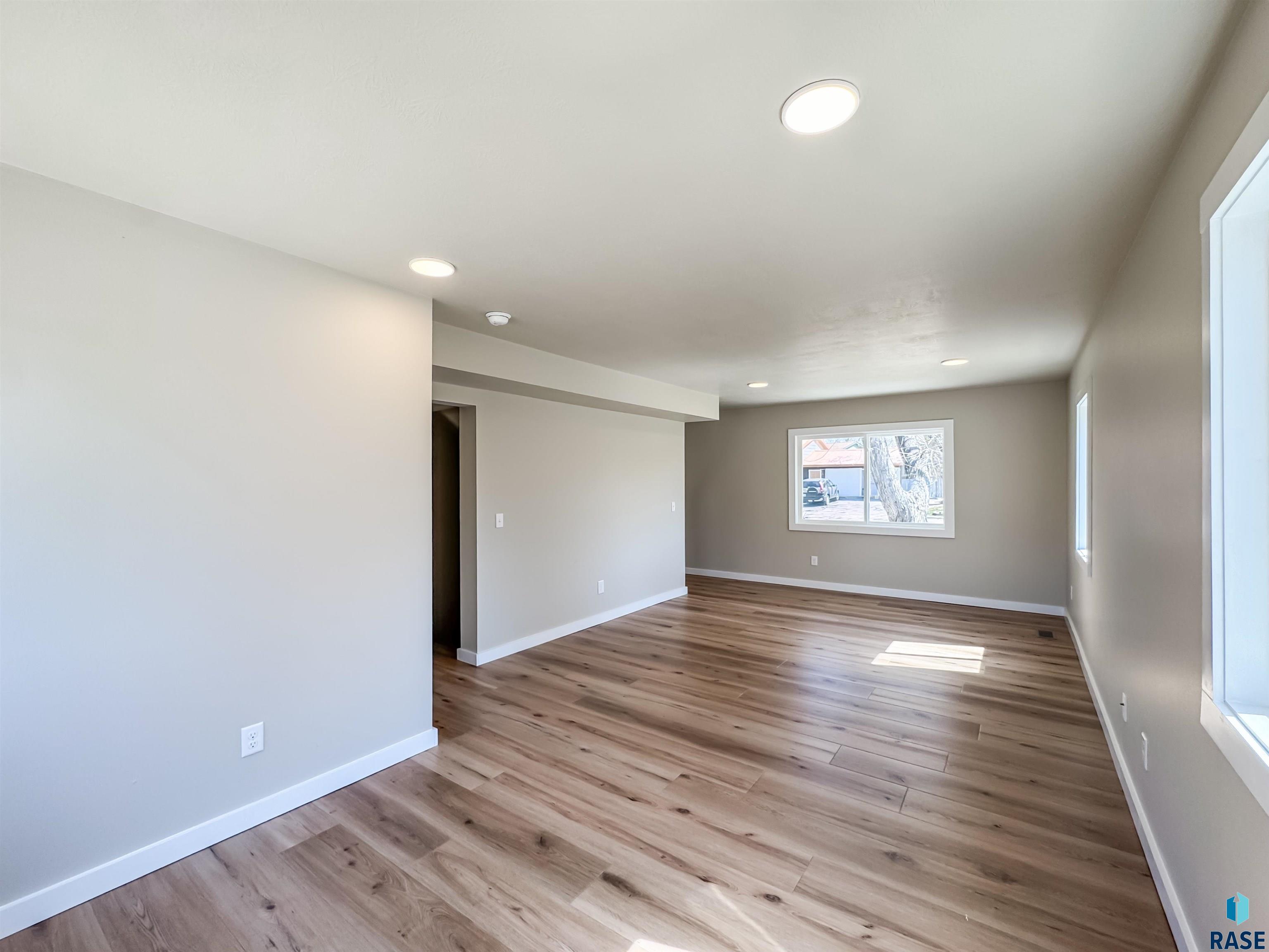 105 N Needles Dr
