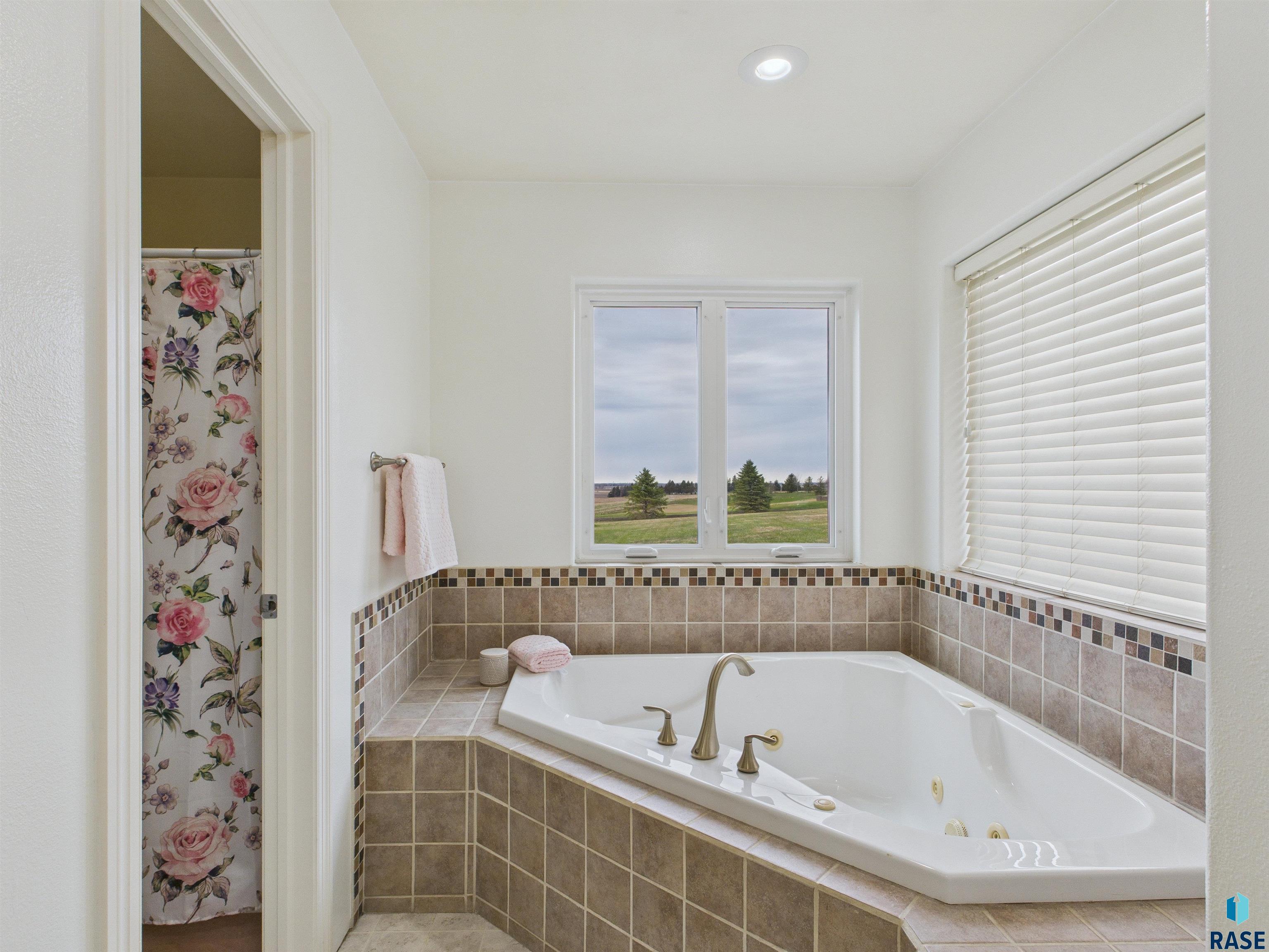 48288 Arrowhead Ct