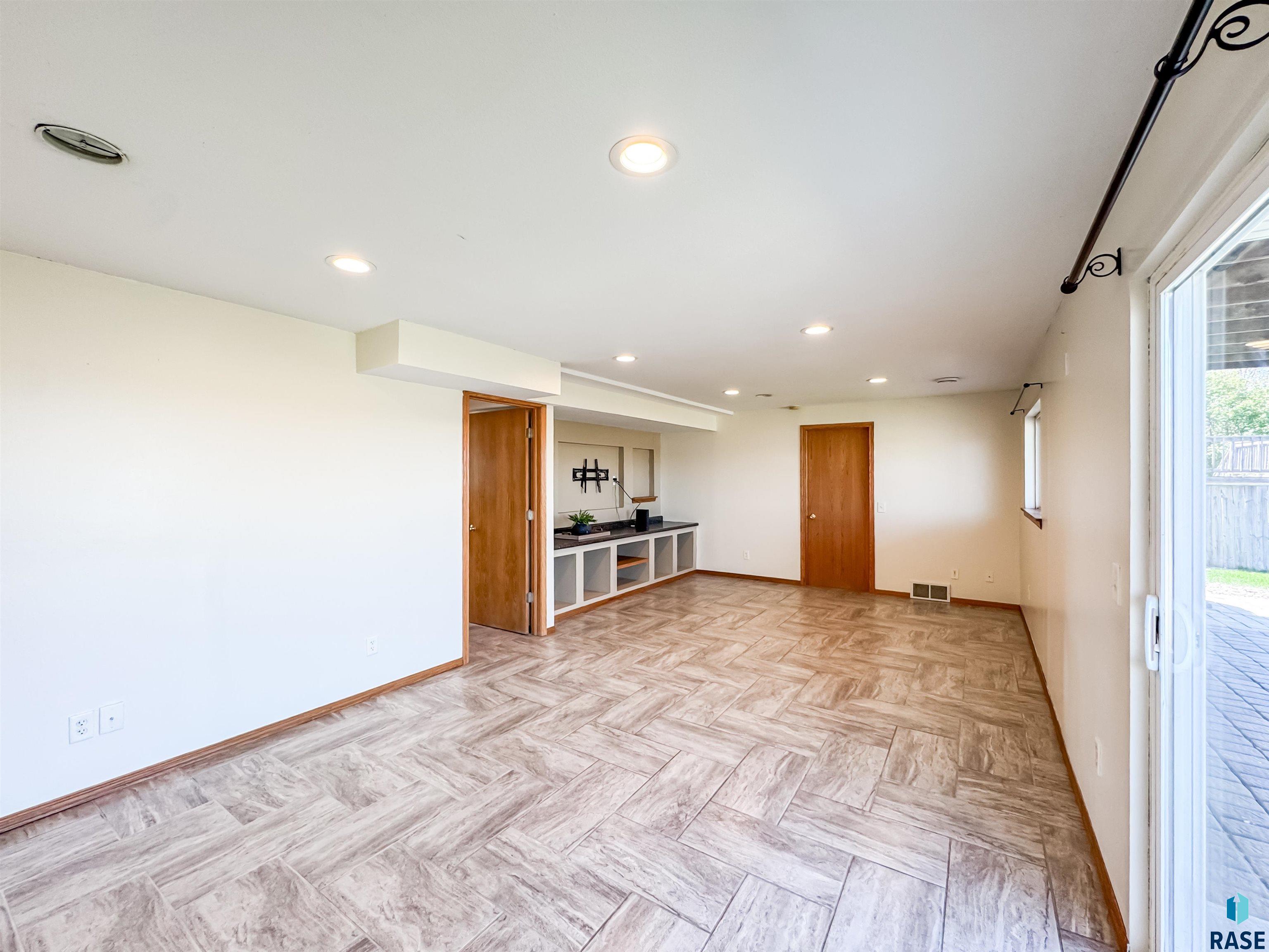 7004 W 50th St