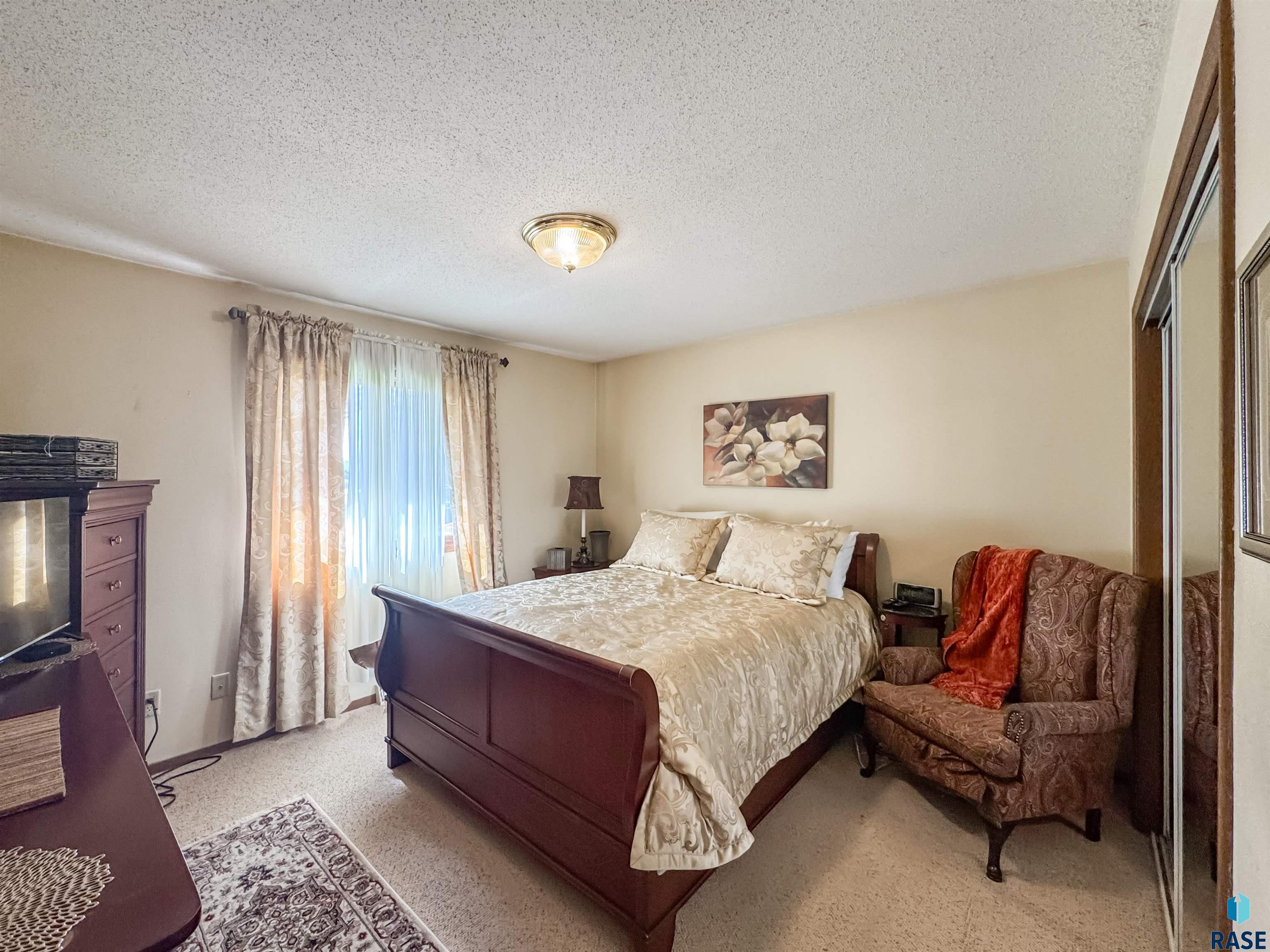 2204 S Melanie Ln