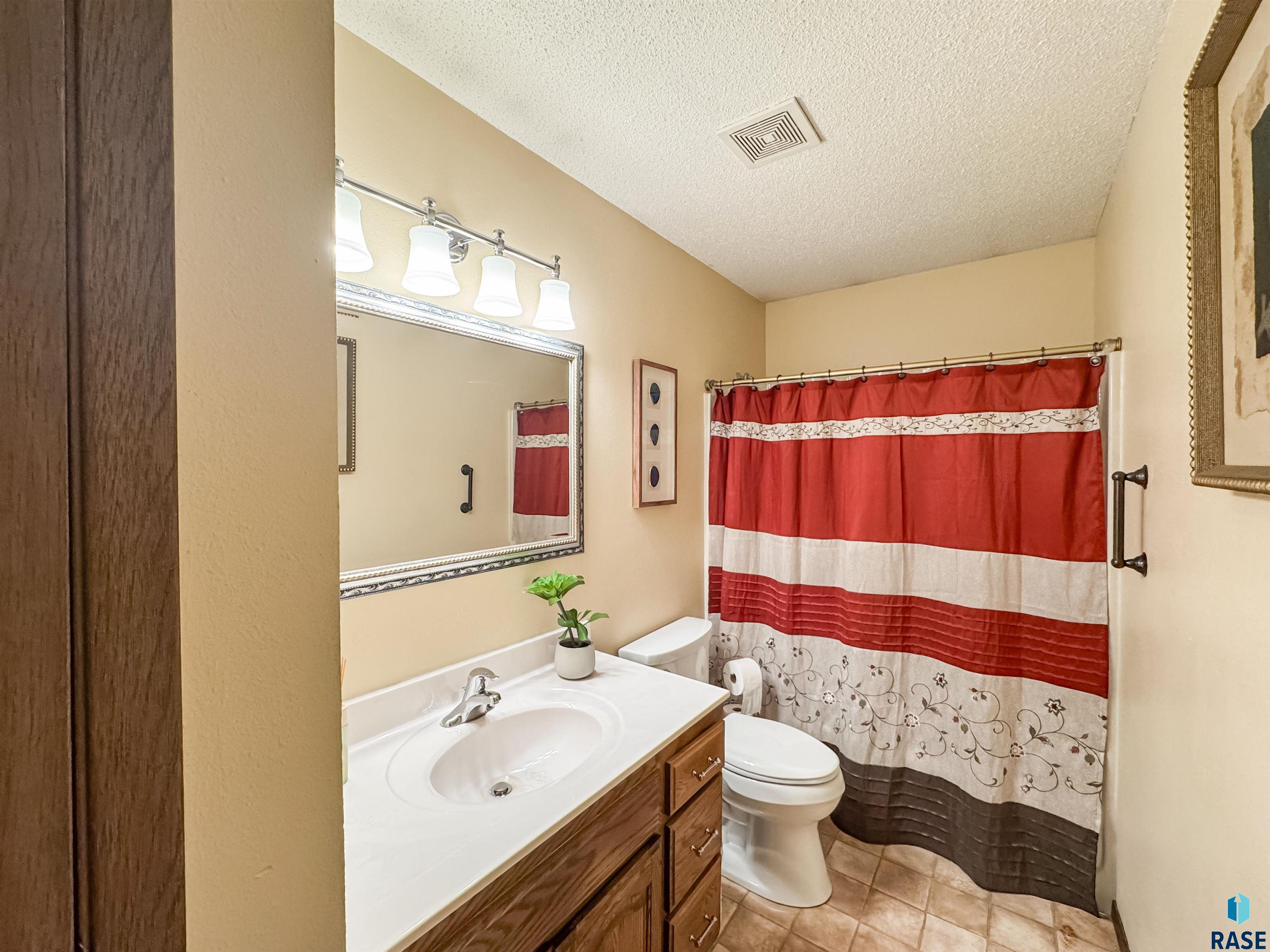 2204 S Melanie Ln