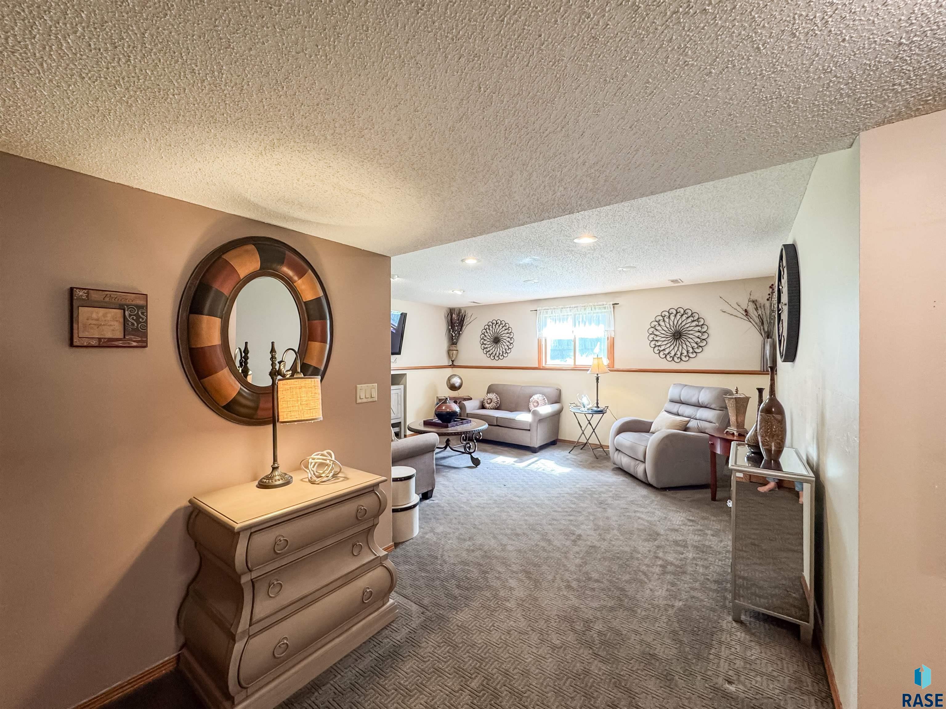 2204 S Melanie Ln